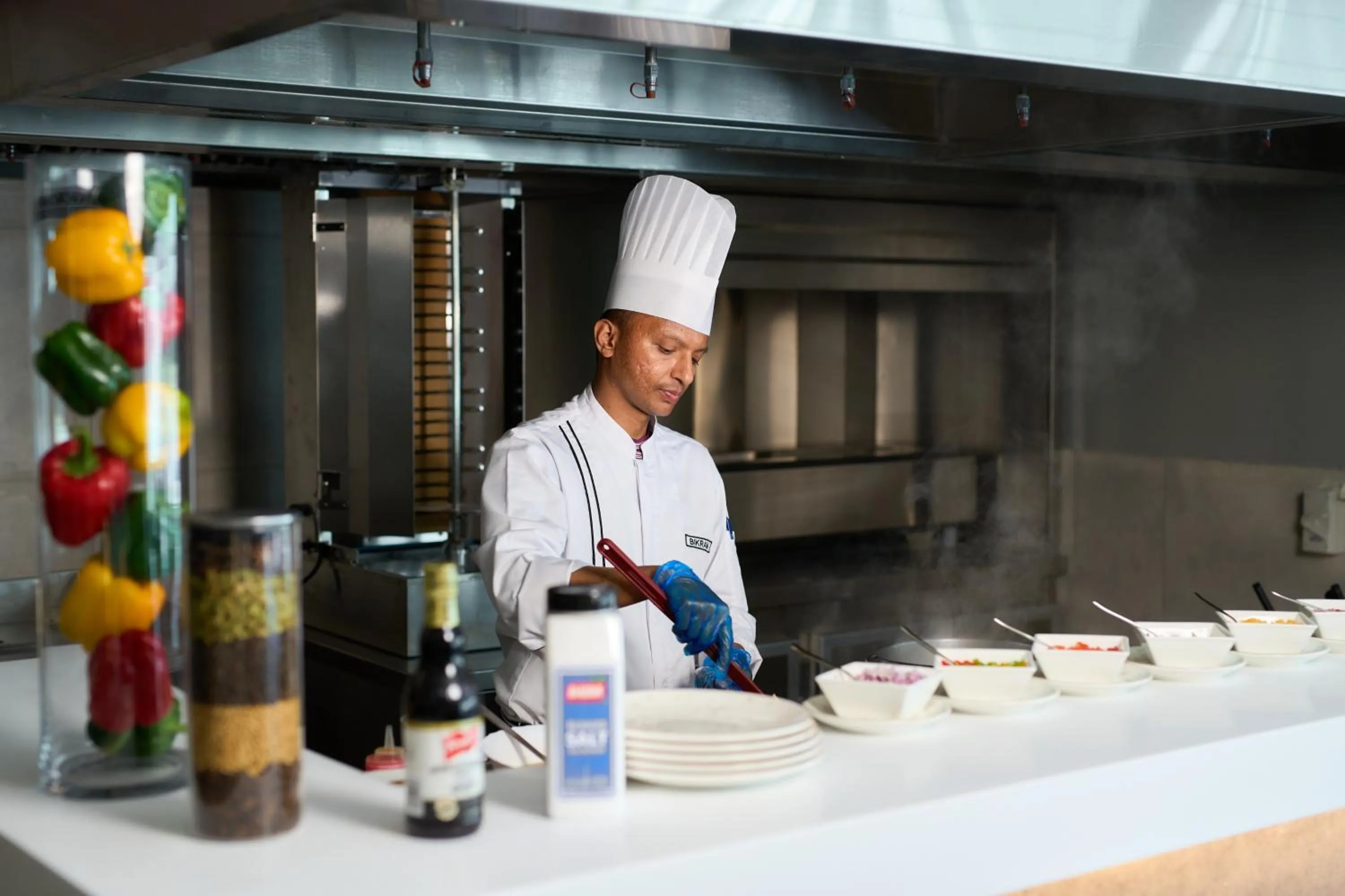 Food and drinks in Hotel Holiday International