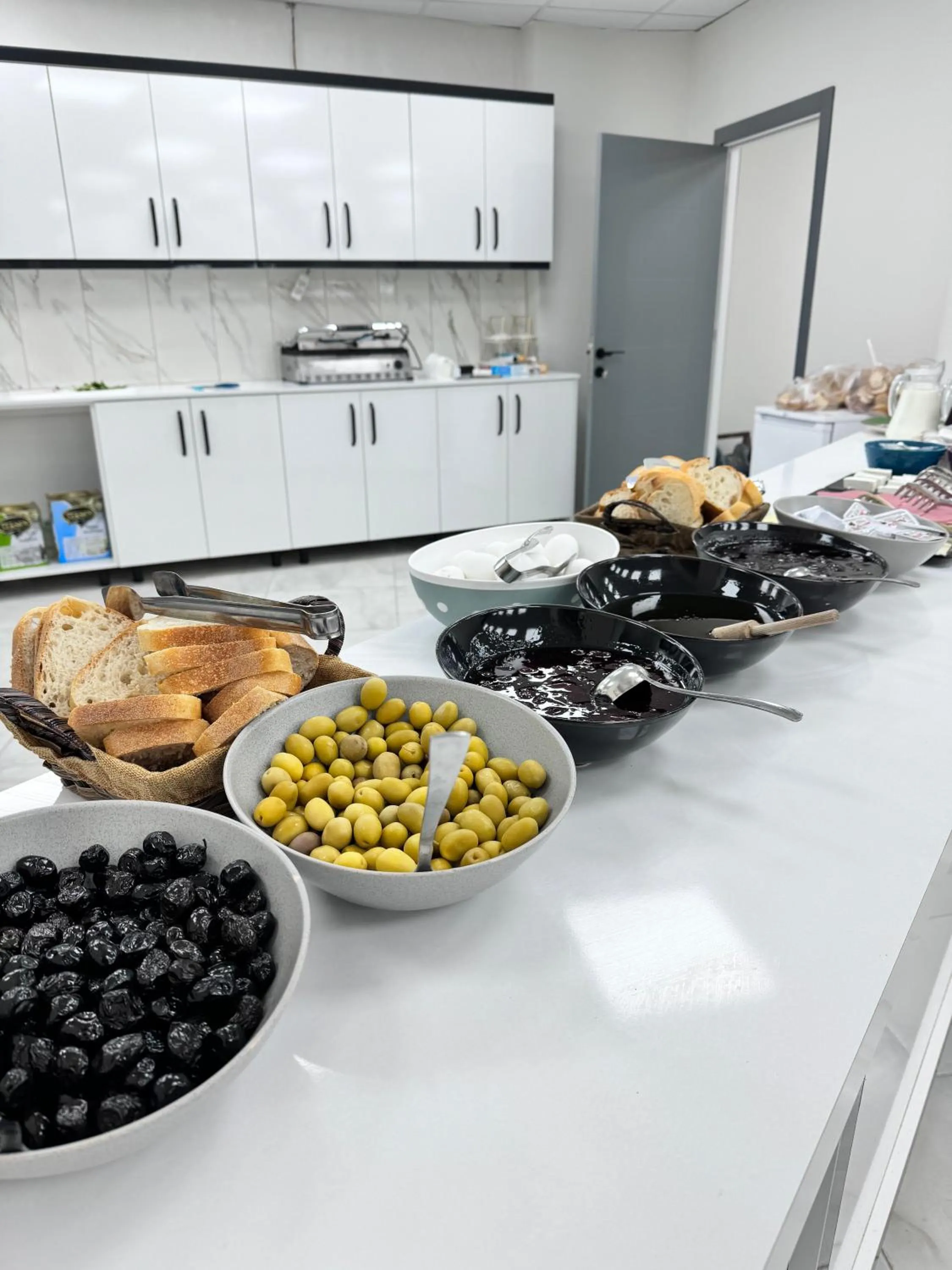 Restaurant/places to eat in Blue Marina Hotel & Spa