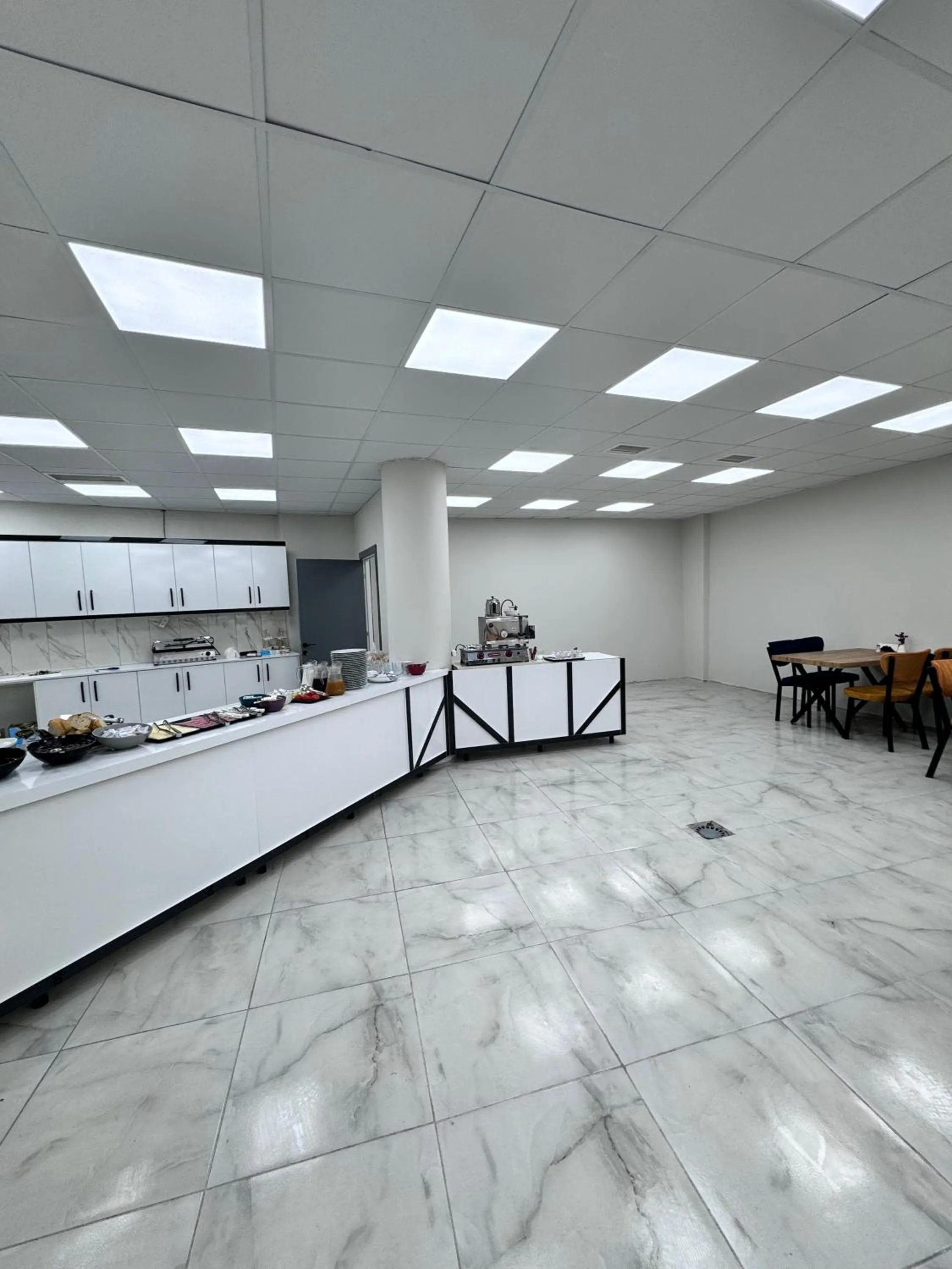 Restaurant/places to eat in Blue Marina Hotel & Spa