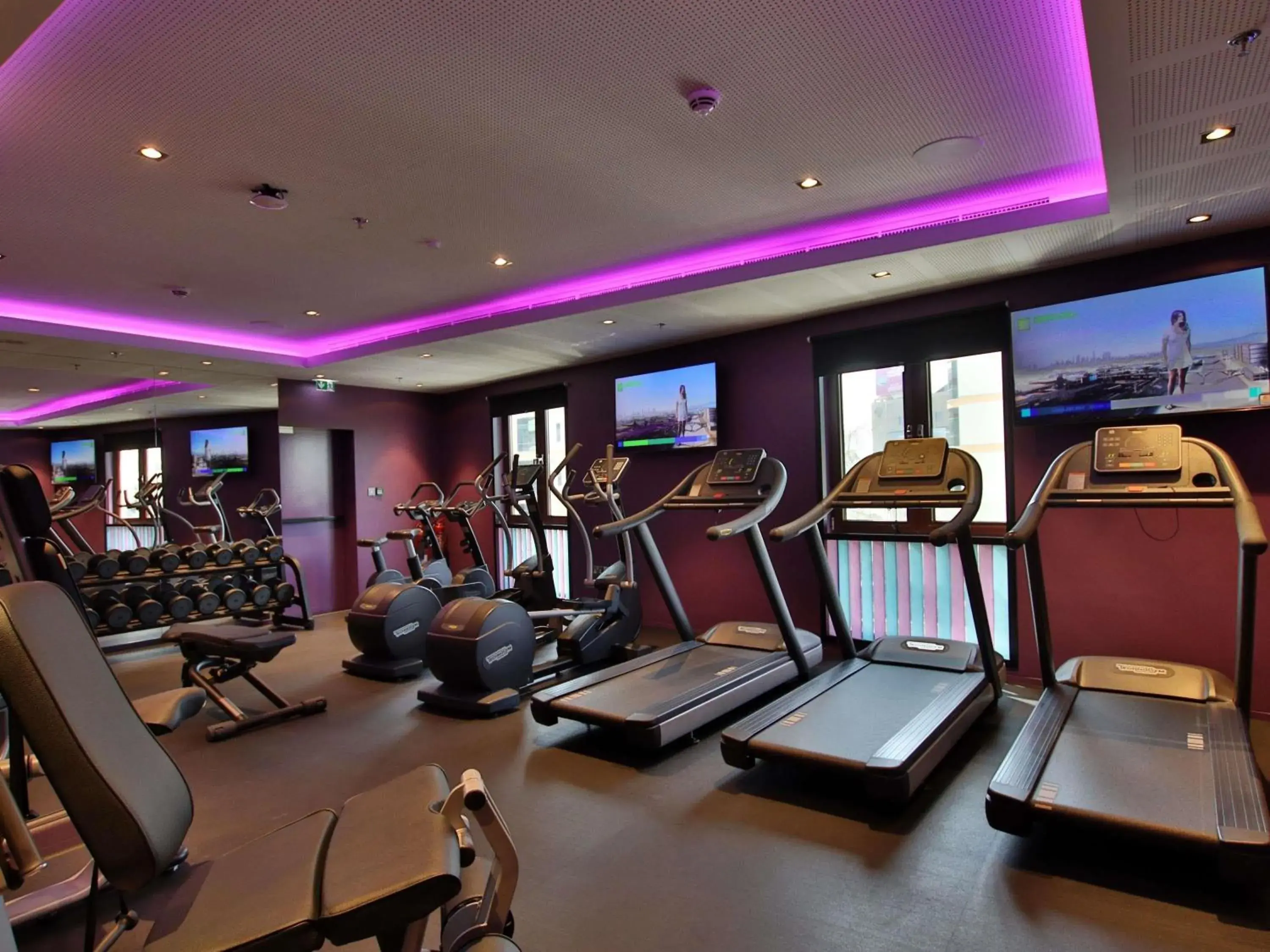 Fitness centre/facilities in Mövenpick Hotel & Apartments Bur Dubai Fitness centre/facilities in Mövenpick Hotel & Apartments Bur Dubai