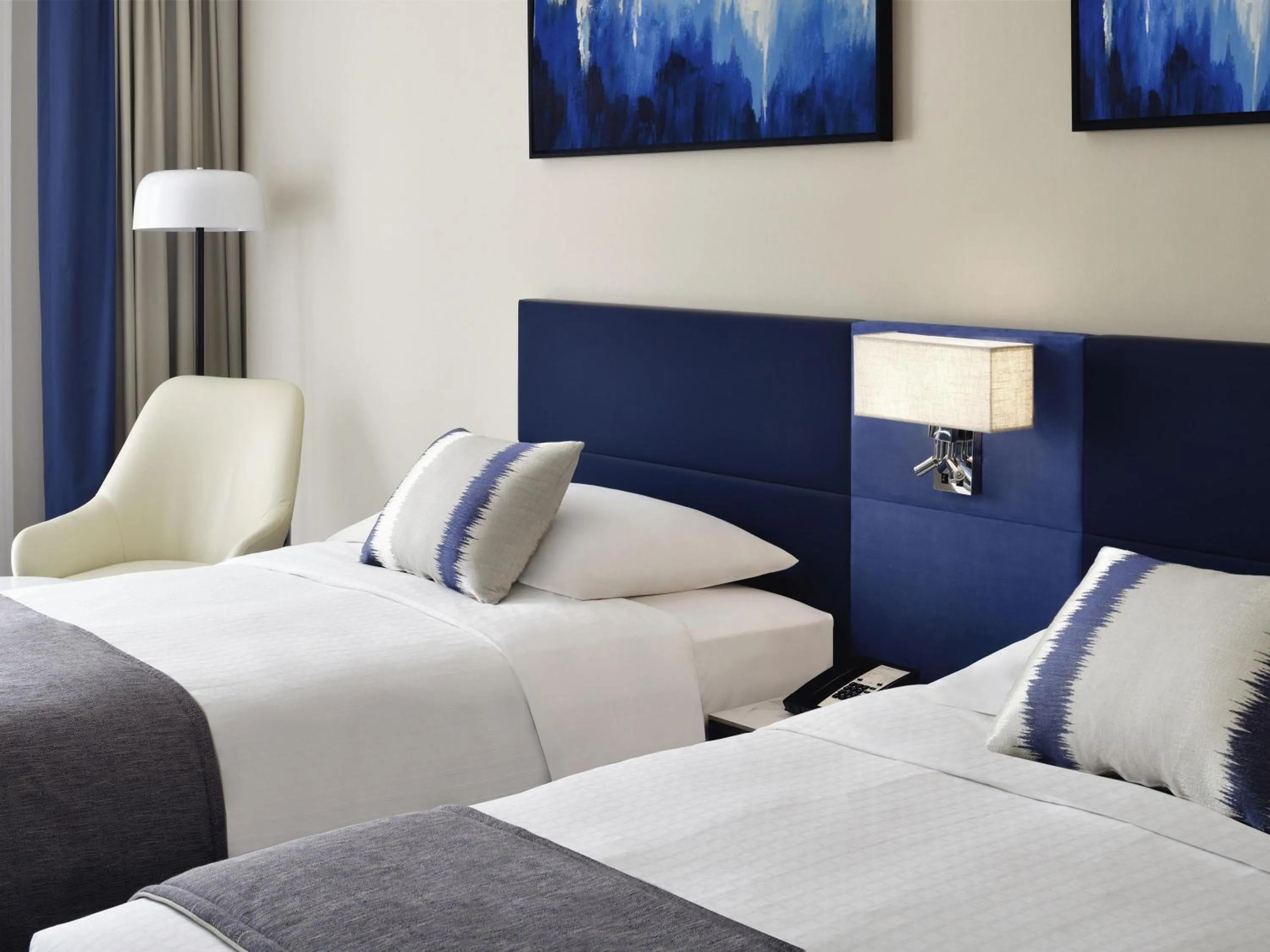 Bedroom, Bed in Mövenpick Hotel & Apartments Bur Dubai