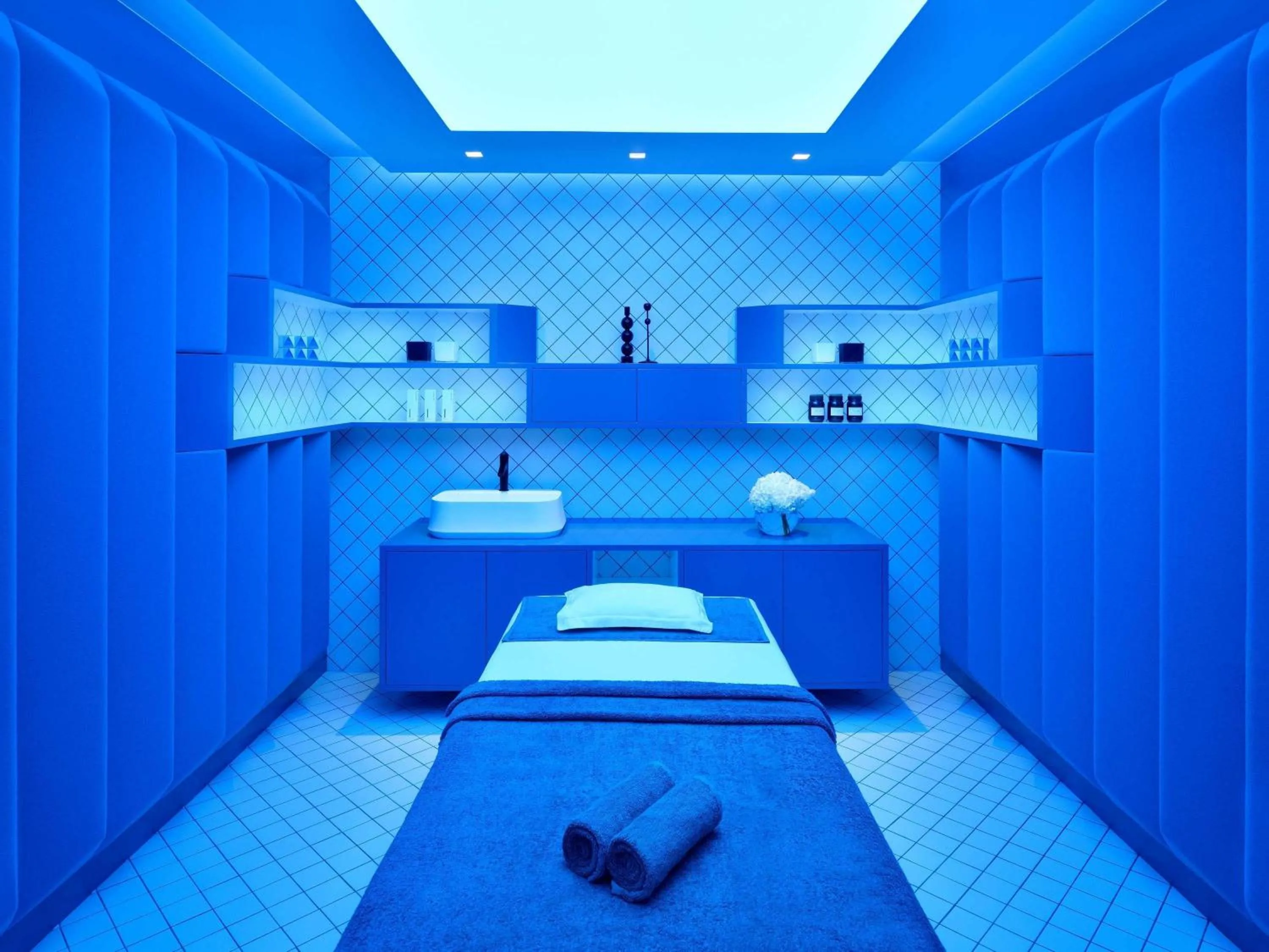 Spa and wellness centre/facilities, Bed in Mövenpick Hotel & Apartments Bur Dubai