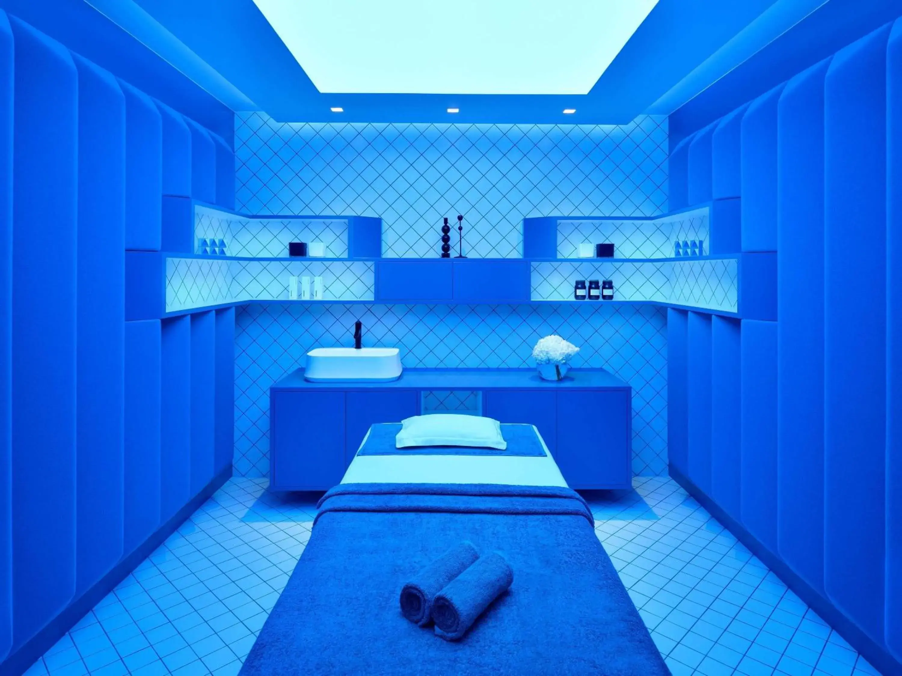 Spa and wellness centre/facilities, Bed in Mövenpick Hotel & Apartments Bur Dubai Spa and wellness centre/facilities, Bed in Mövenpick Hotel & Apartments Bur Dubai