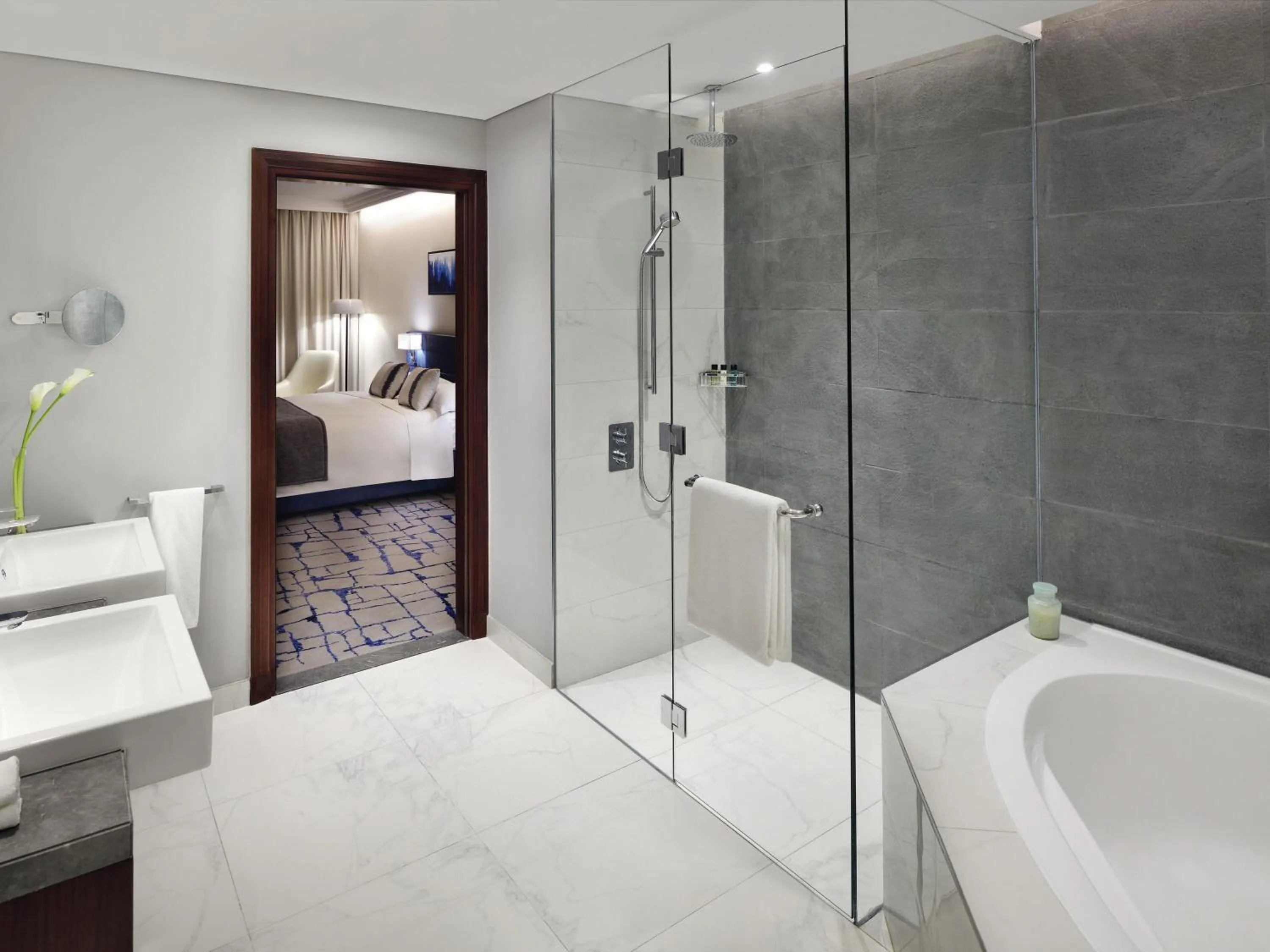 Bedroom, Bed in Mövenpick Hotel & Apartments Bur Dubai