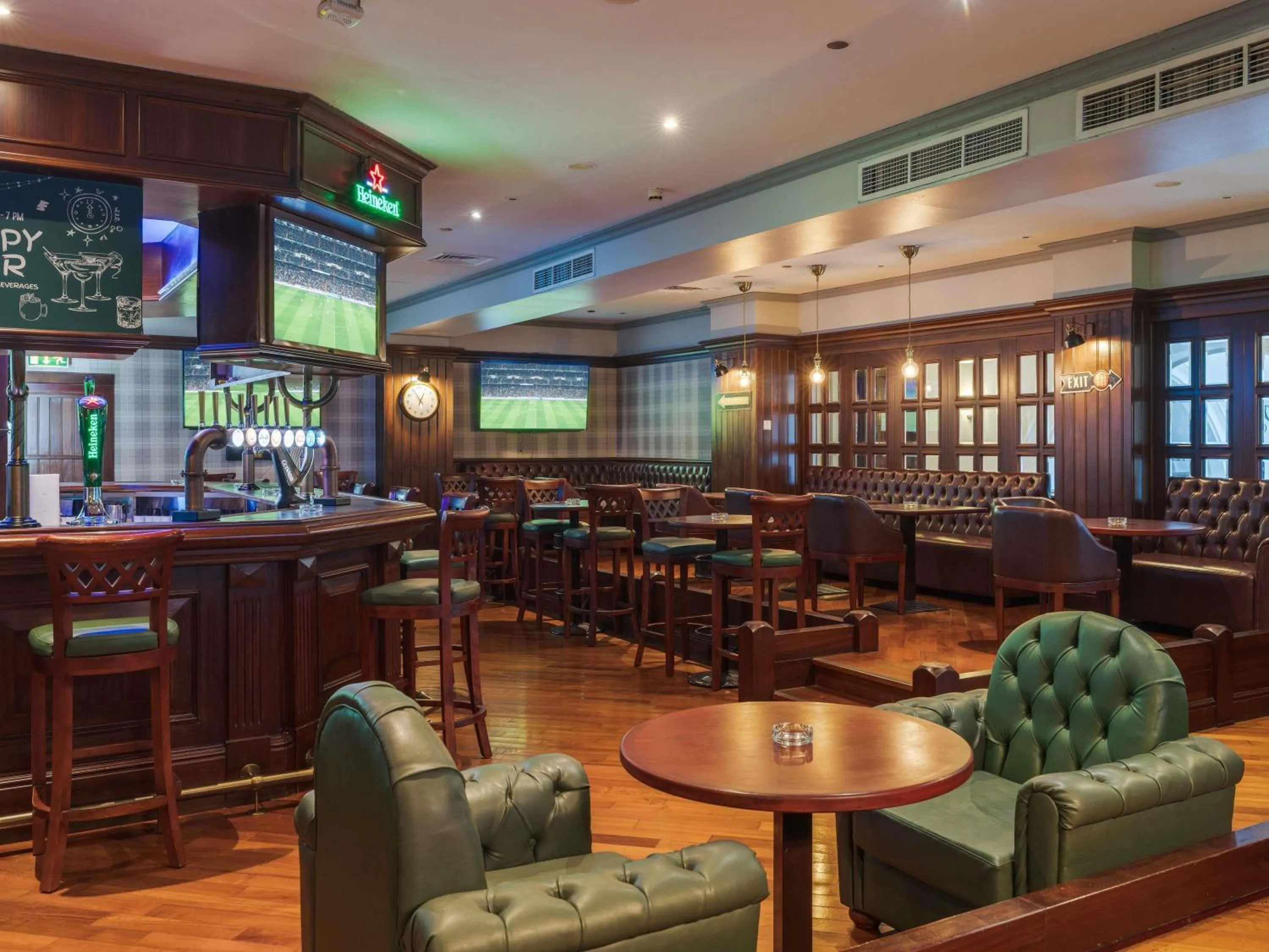 Lounge or bar in Mövenpick Hotel & Apartments Bur Dubai