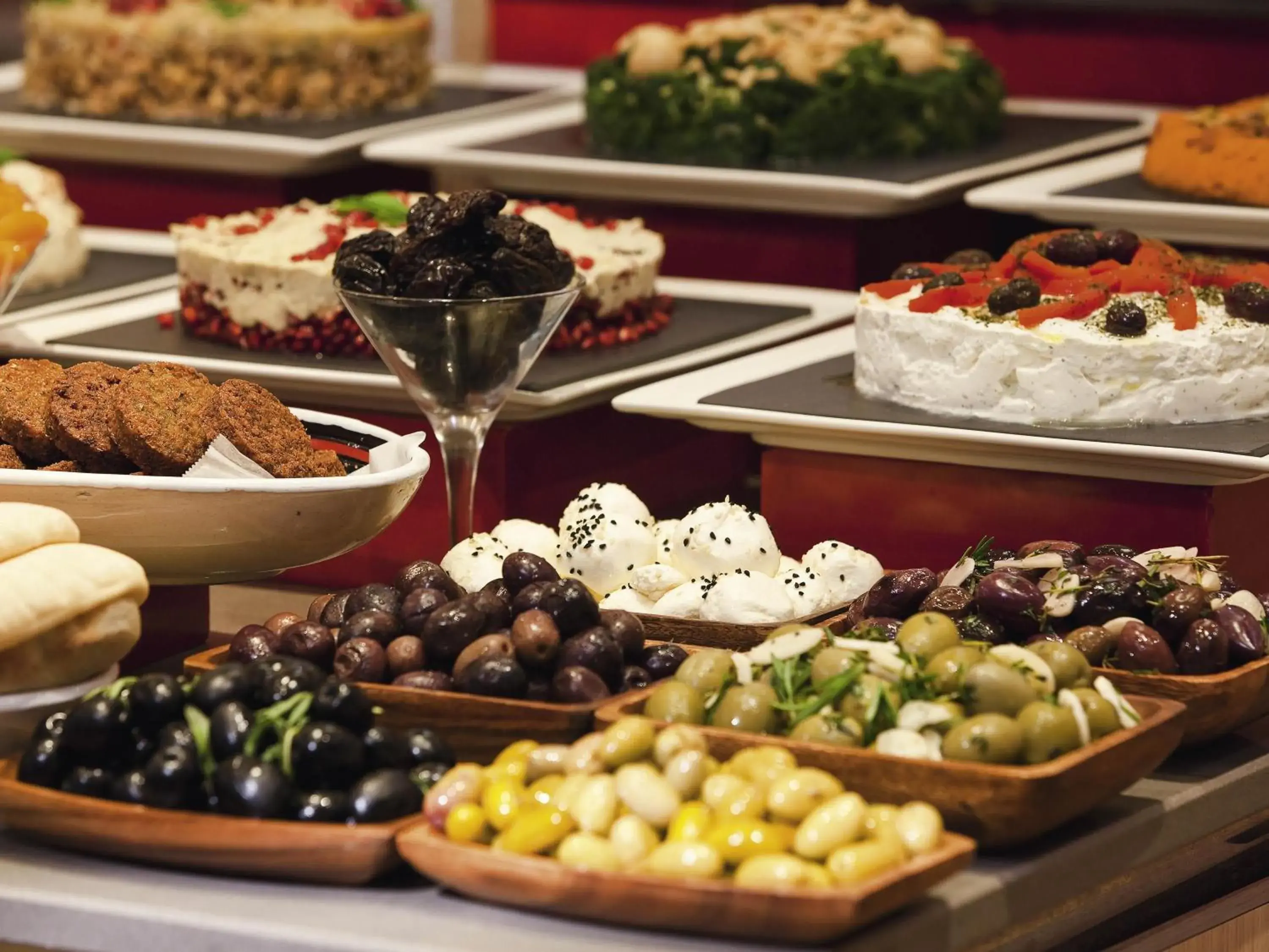 Restaurant/places to eat in Mövenpick Hotel & Apartments Bur Dubai Restaurant/places to eat in Mövenpick Hotel & Apartments Bur Dubai