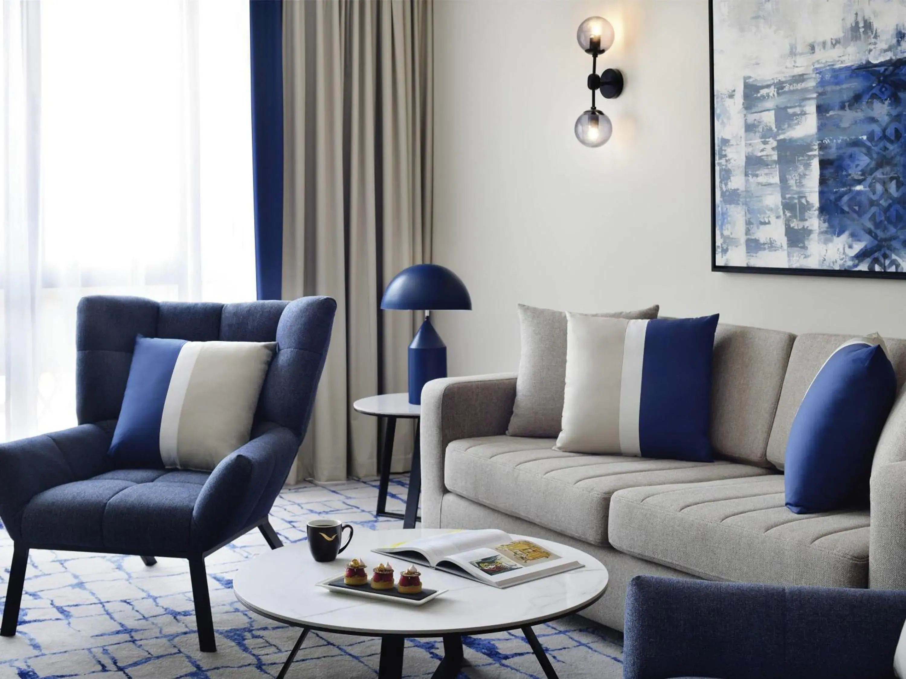 Deluxe Suite in Mövenpick Hotel & Apartments Bur Dubai Deluxe Suite in Mövenpick Hotel & Apartments Bur Dubai