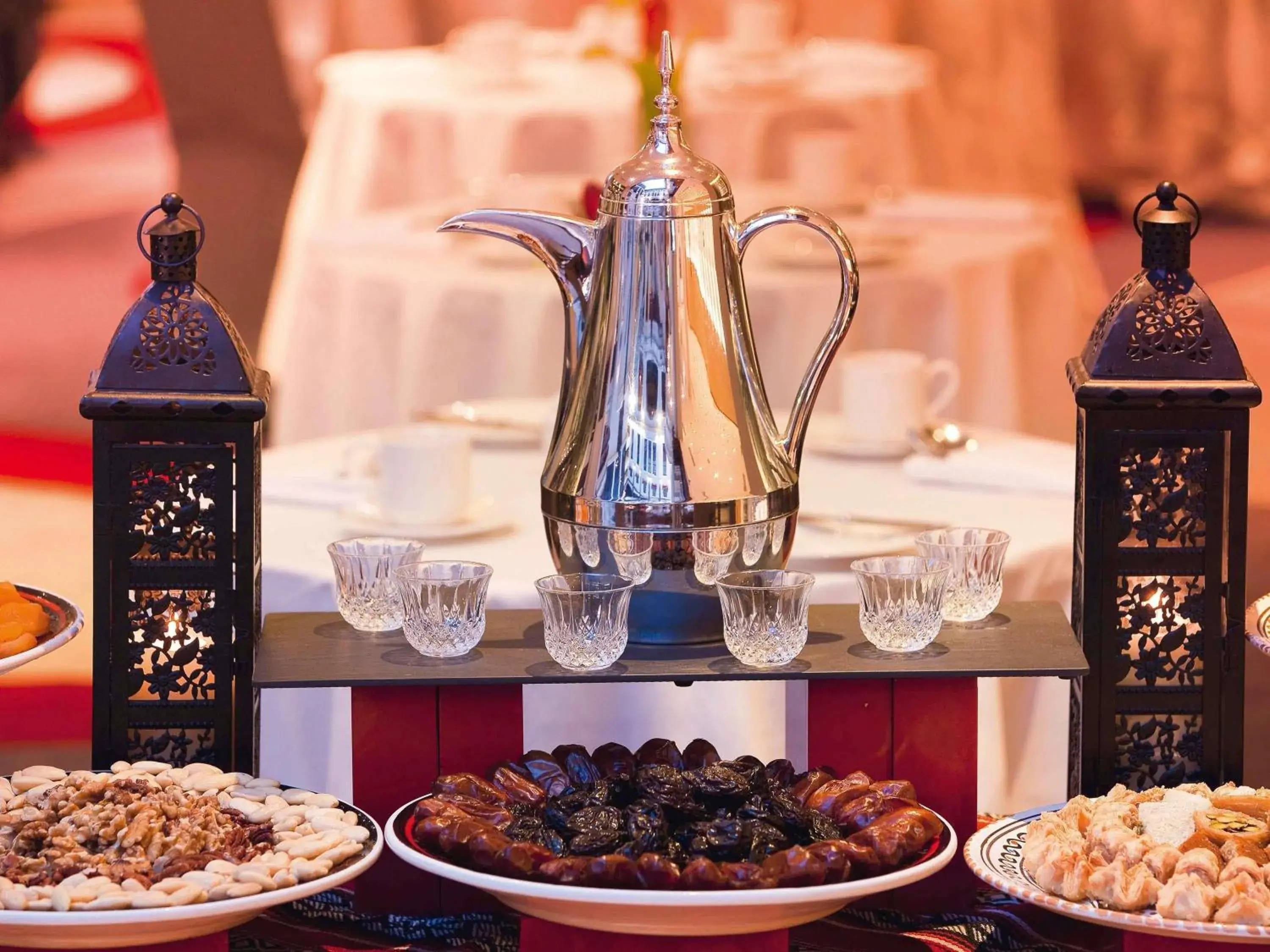 Restaurant/places to eat in Mövenpick Hotel & Apartments Bur Dubai Restaurant/places to eat in Mövenpick Hotel & Apartments Bur Dubai