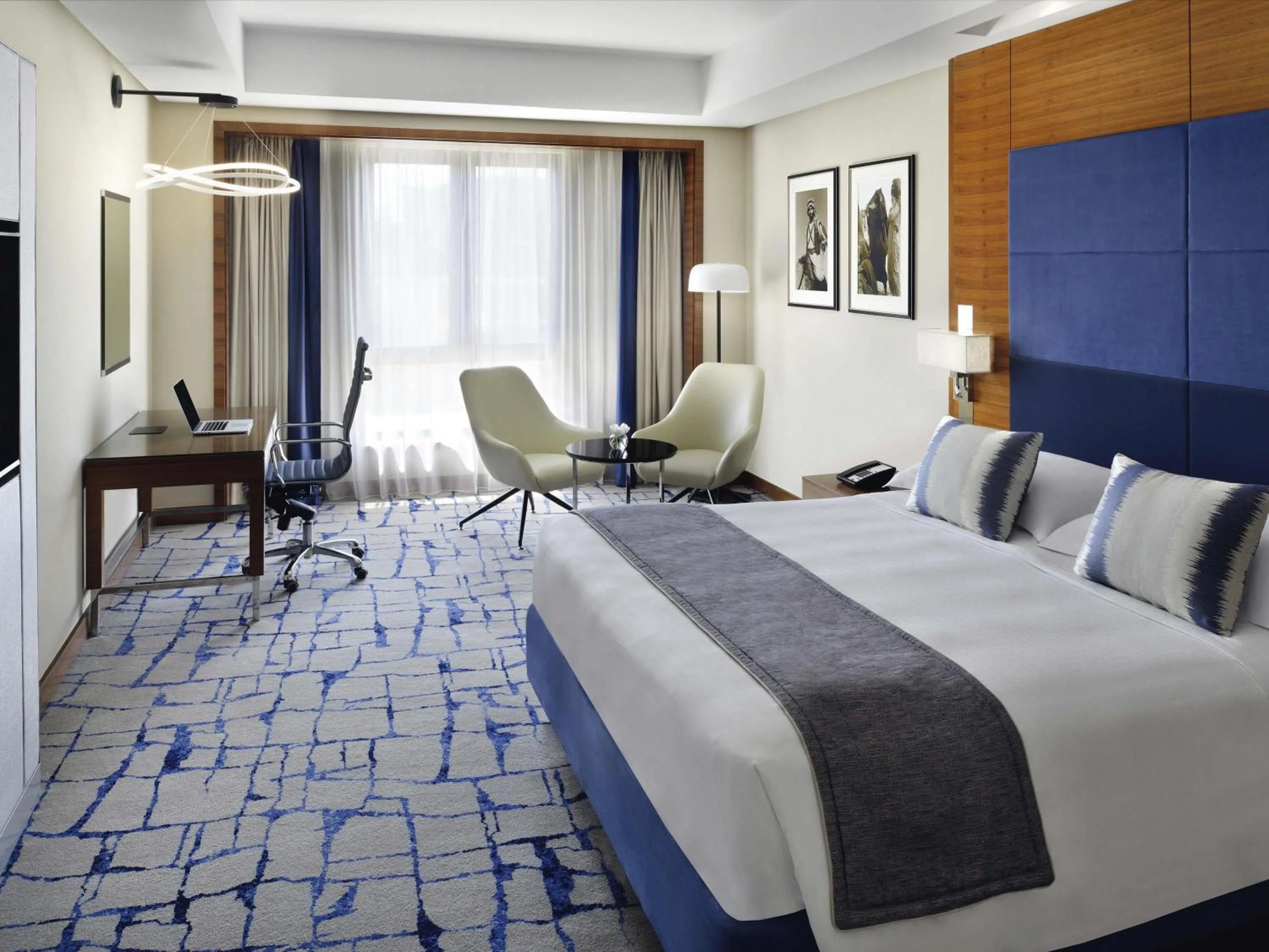 Bedroom, Bed in Mövenpick Hotel & Apartments Bur Dubai