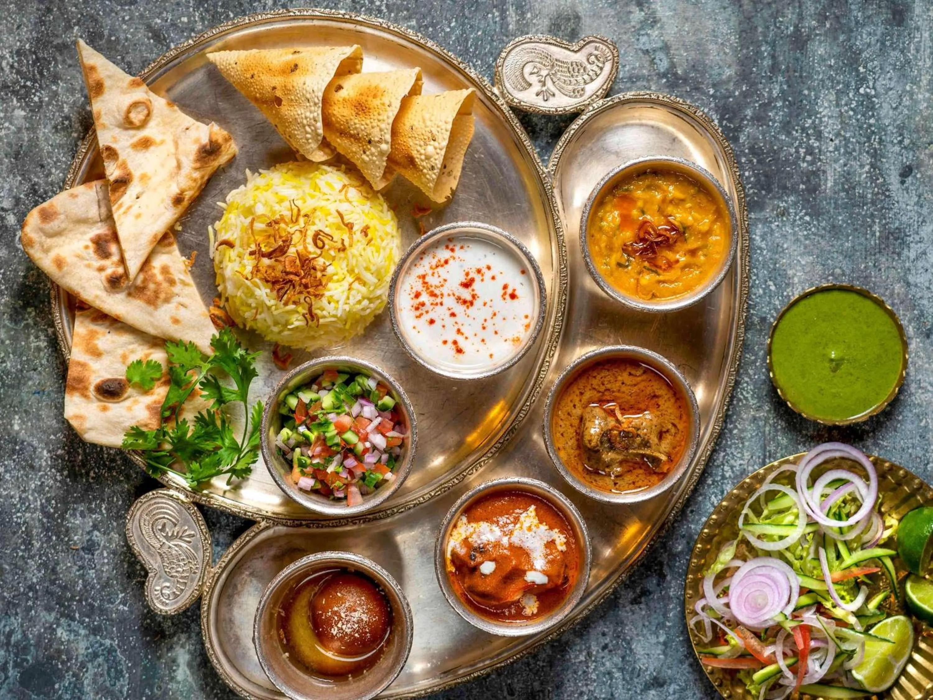 Restaurant/places to eat in Mövenpick Hotel & Apartments Bur Dubai