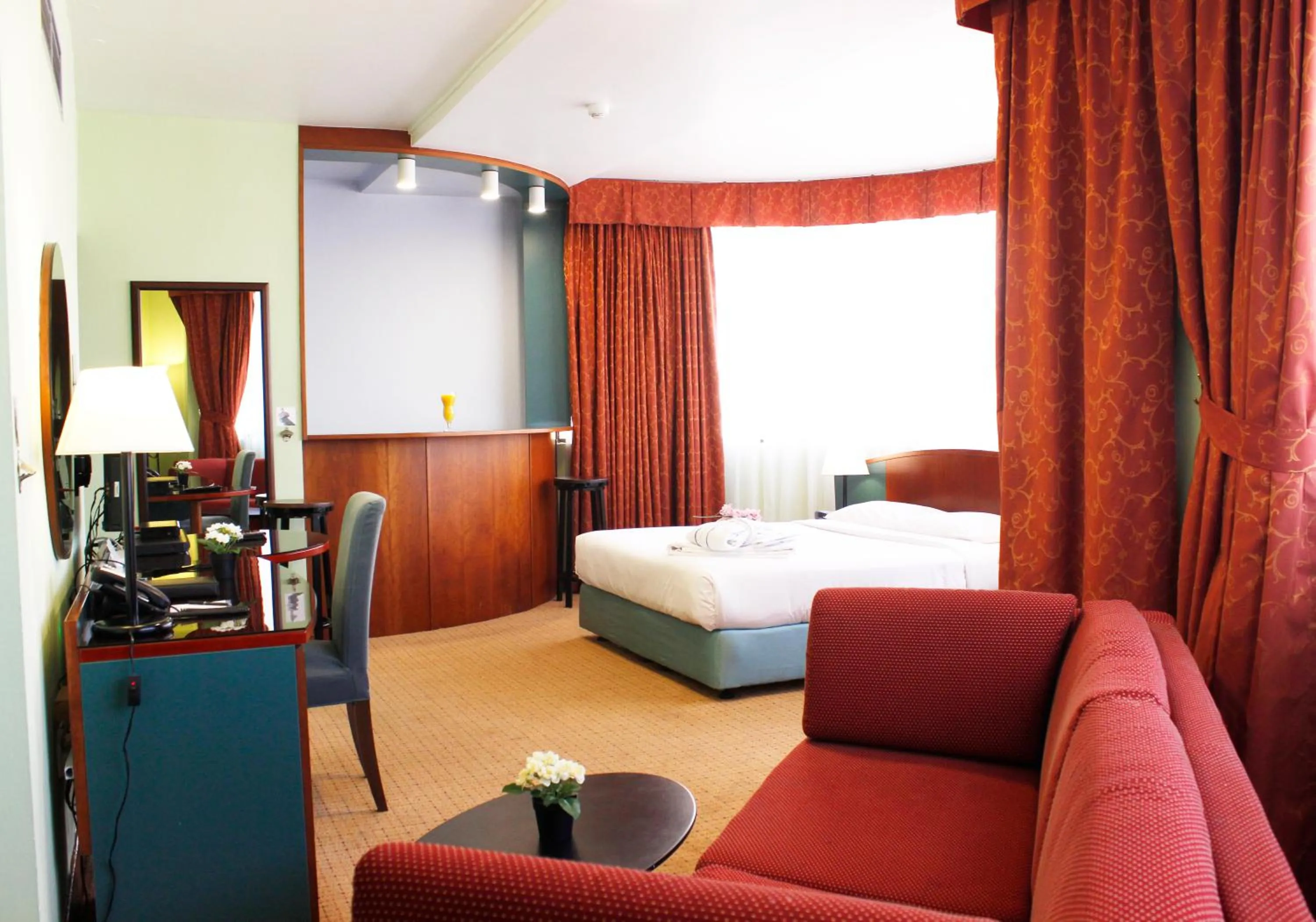 Bedroom, Bed in Al Diar Dana Hotel