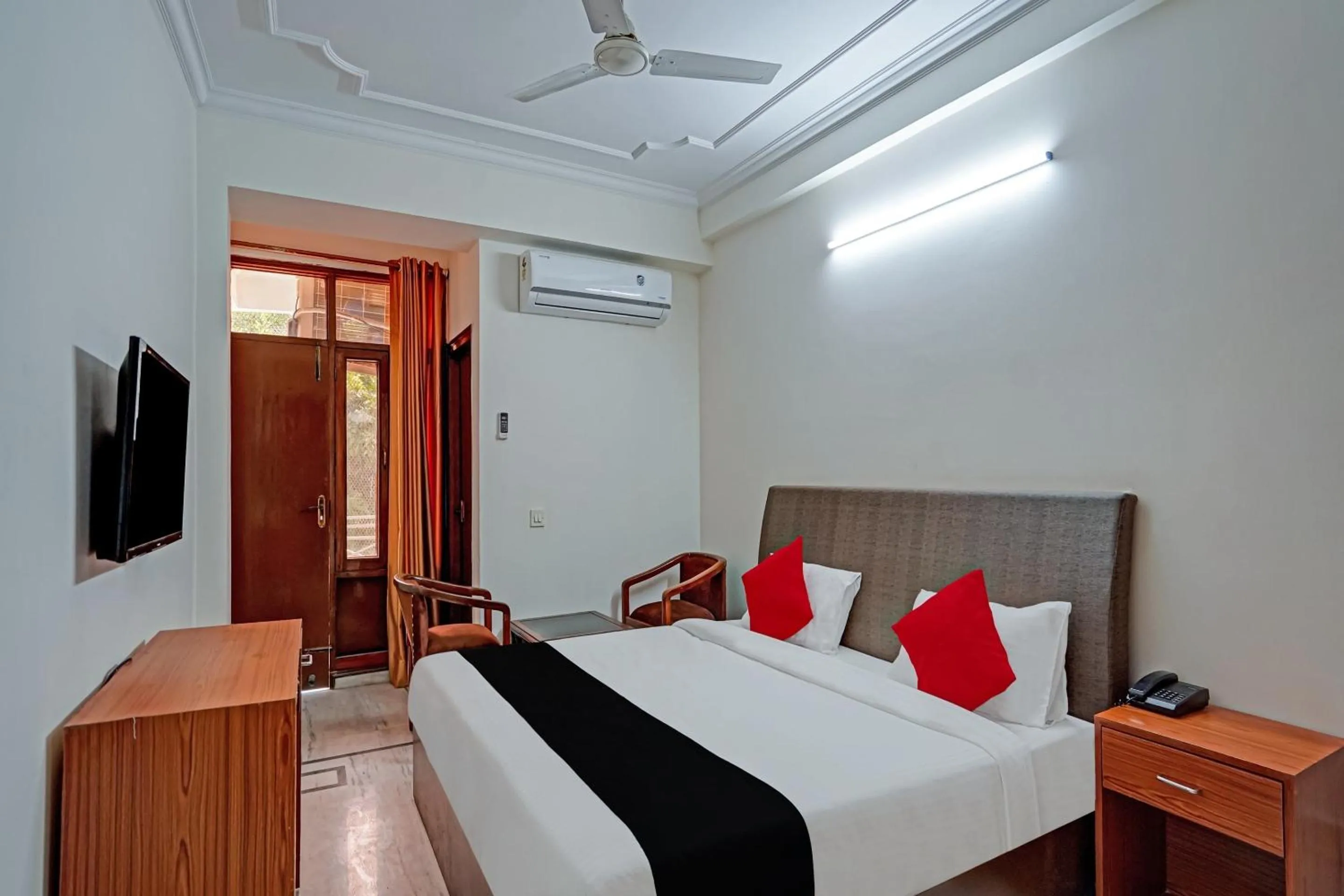 Bedroom, Bed in Capital O Perfect Inn