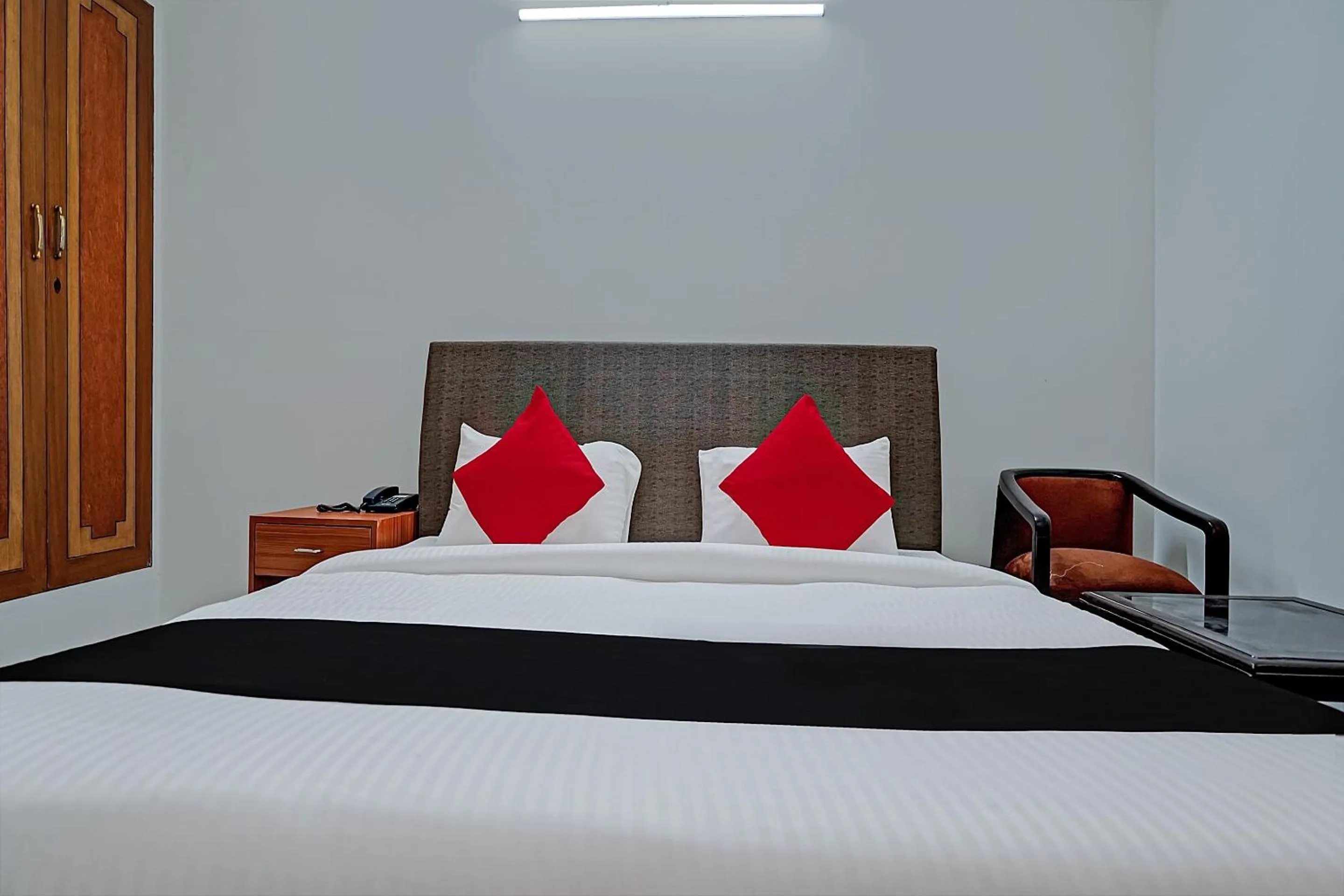 Bedroom, Bed in Capital O Perfect Inn