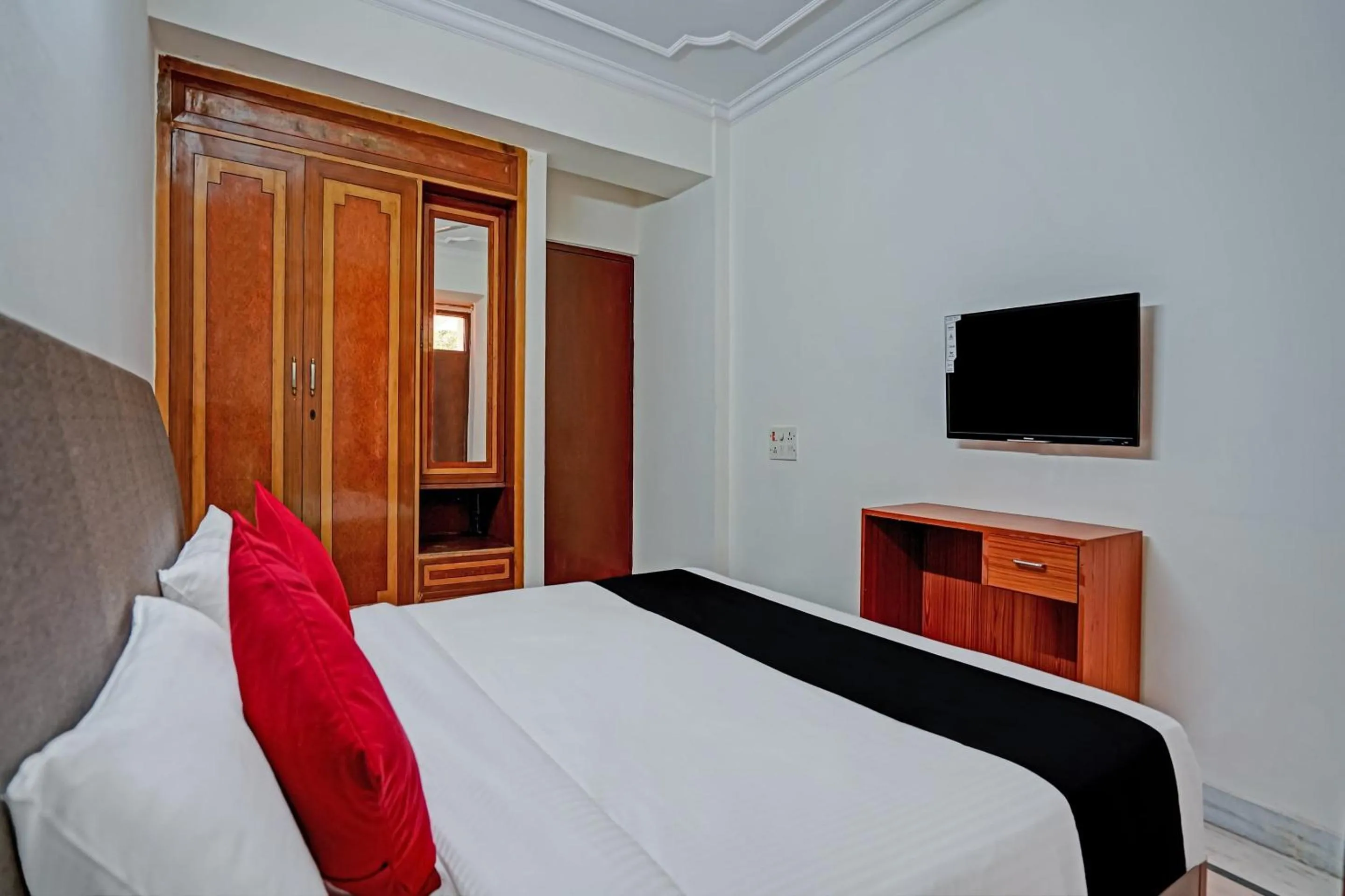 Bedroom, Bed in Capital O Perfect Inn