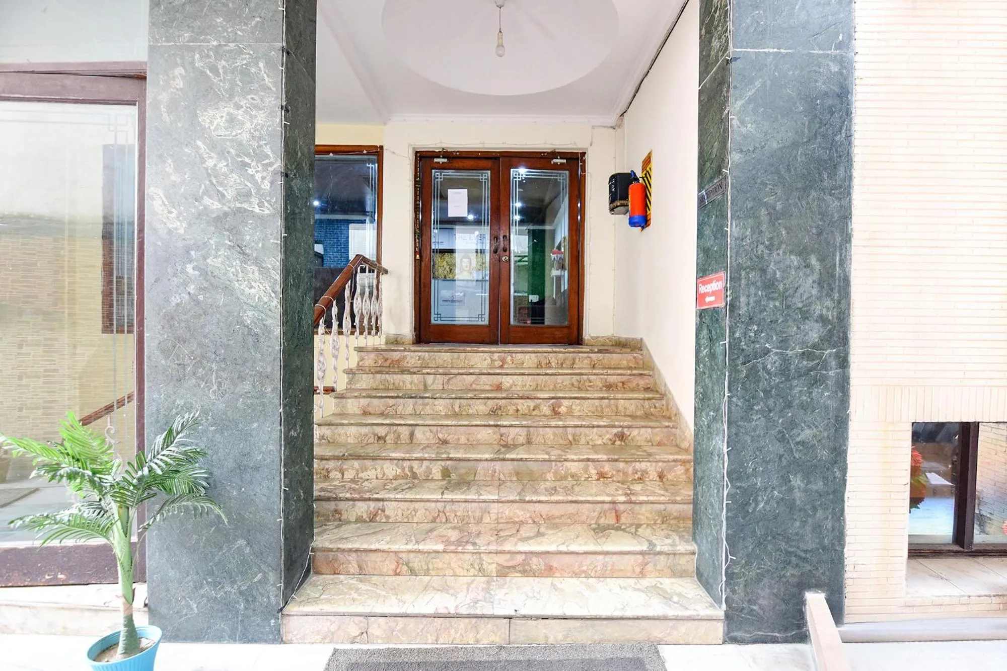Facade/entrance in FabHotel Prime Praathana