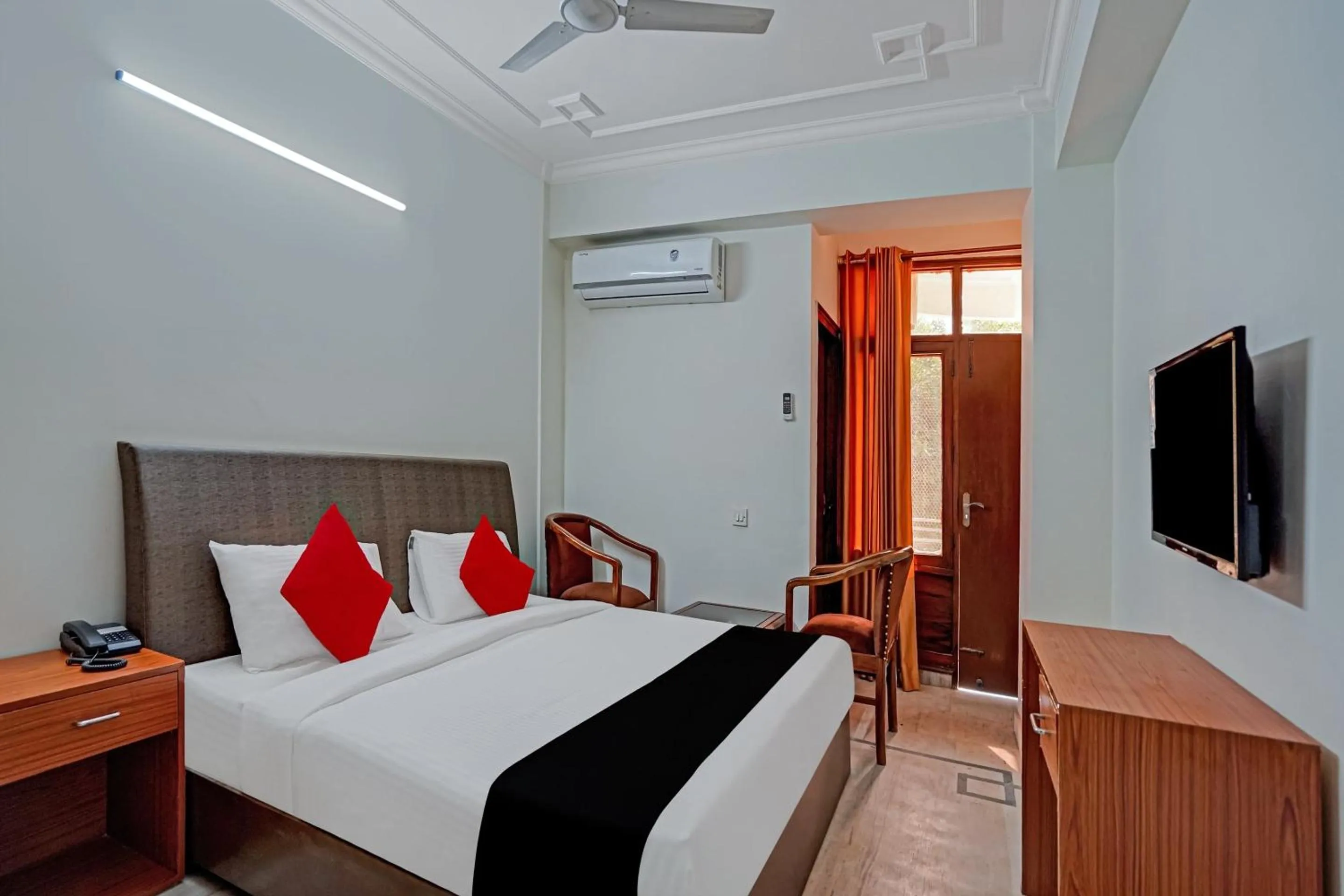 Bedroom, Bed in Capital O Perfect Inn