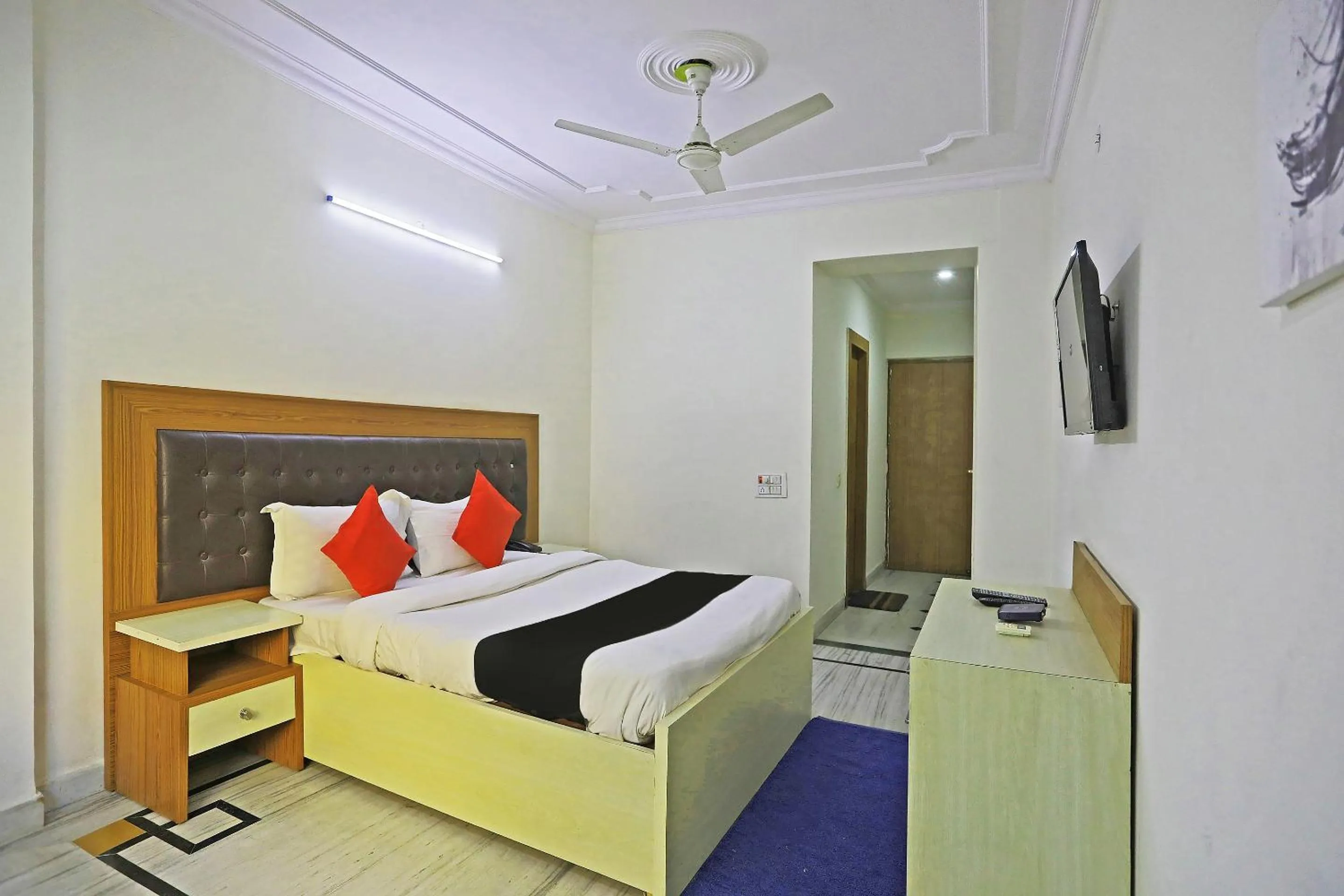 Bedroom, Bed in Capital O Perfect Inn