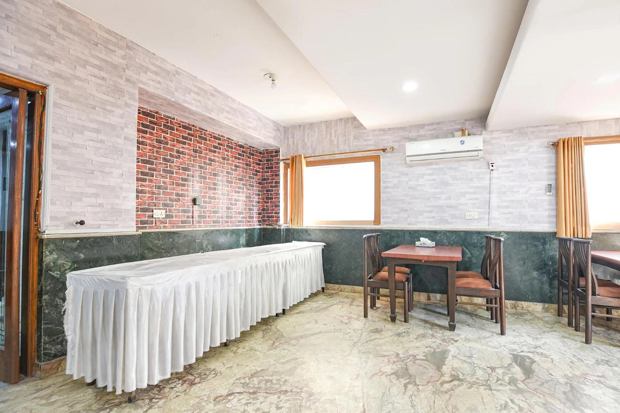 Banquet/Function facilities in FabHotel Prime Praathana