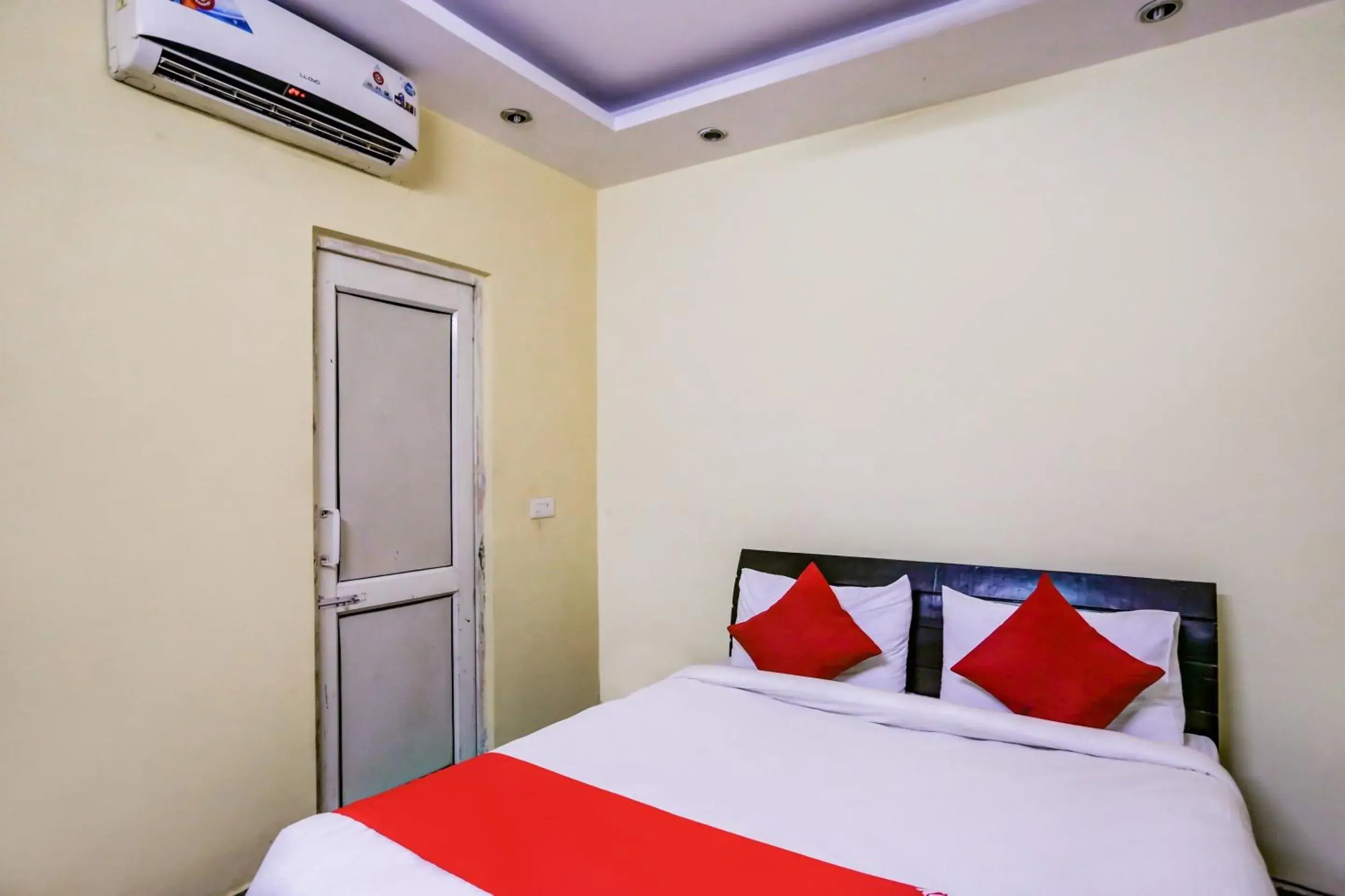 Bedroom, Bed in Hotel O Ashish Residency Bedroom, Bed in Hotel O Ashish Residency