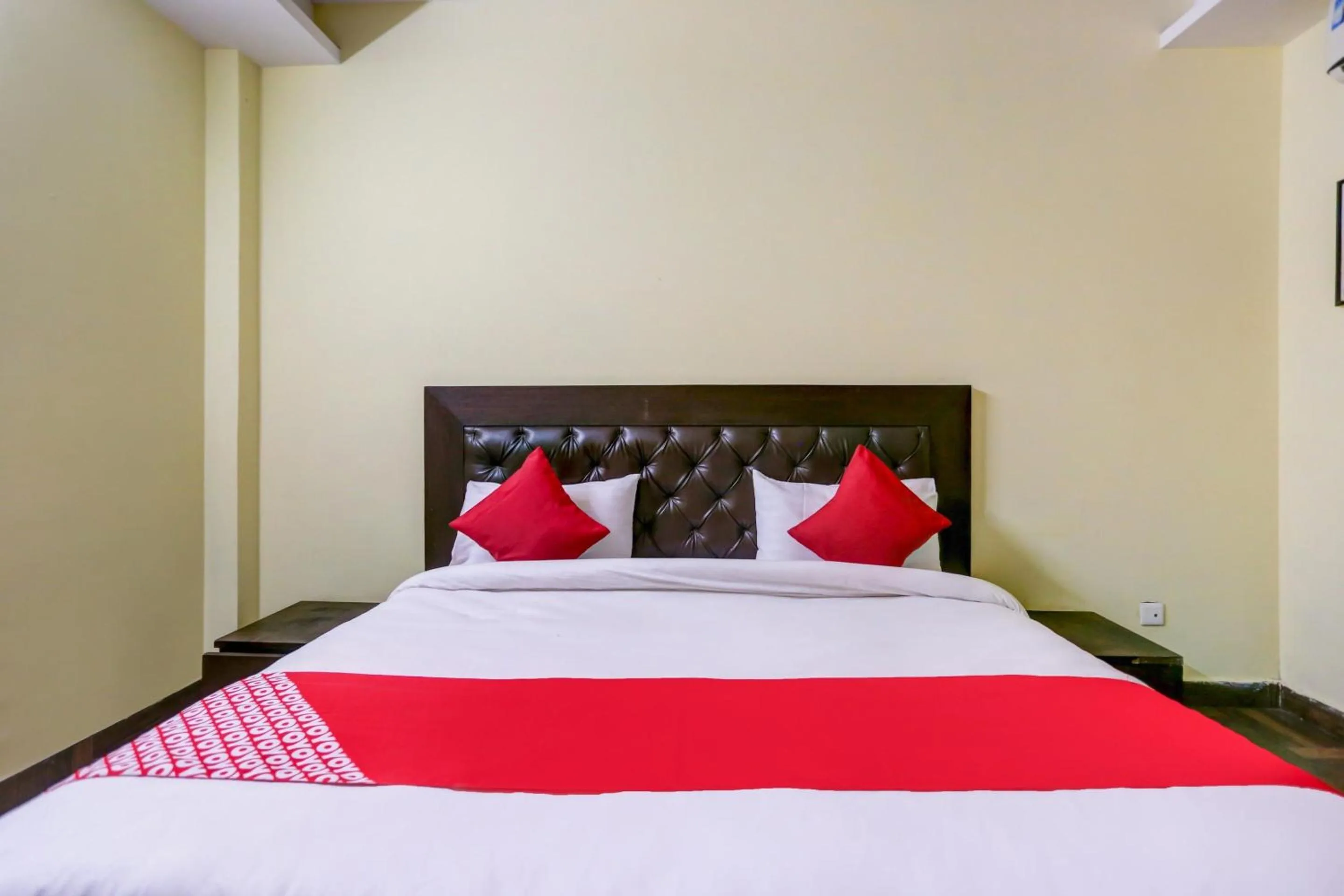 Lobby or reception, Bed in Hotel O Ashish Residency