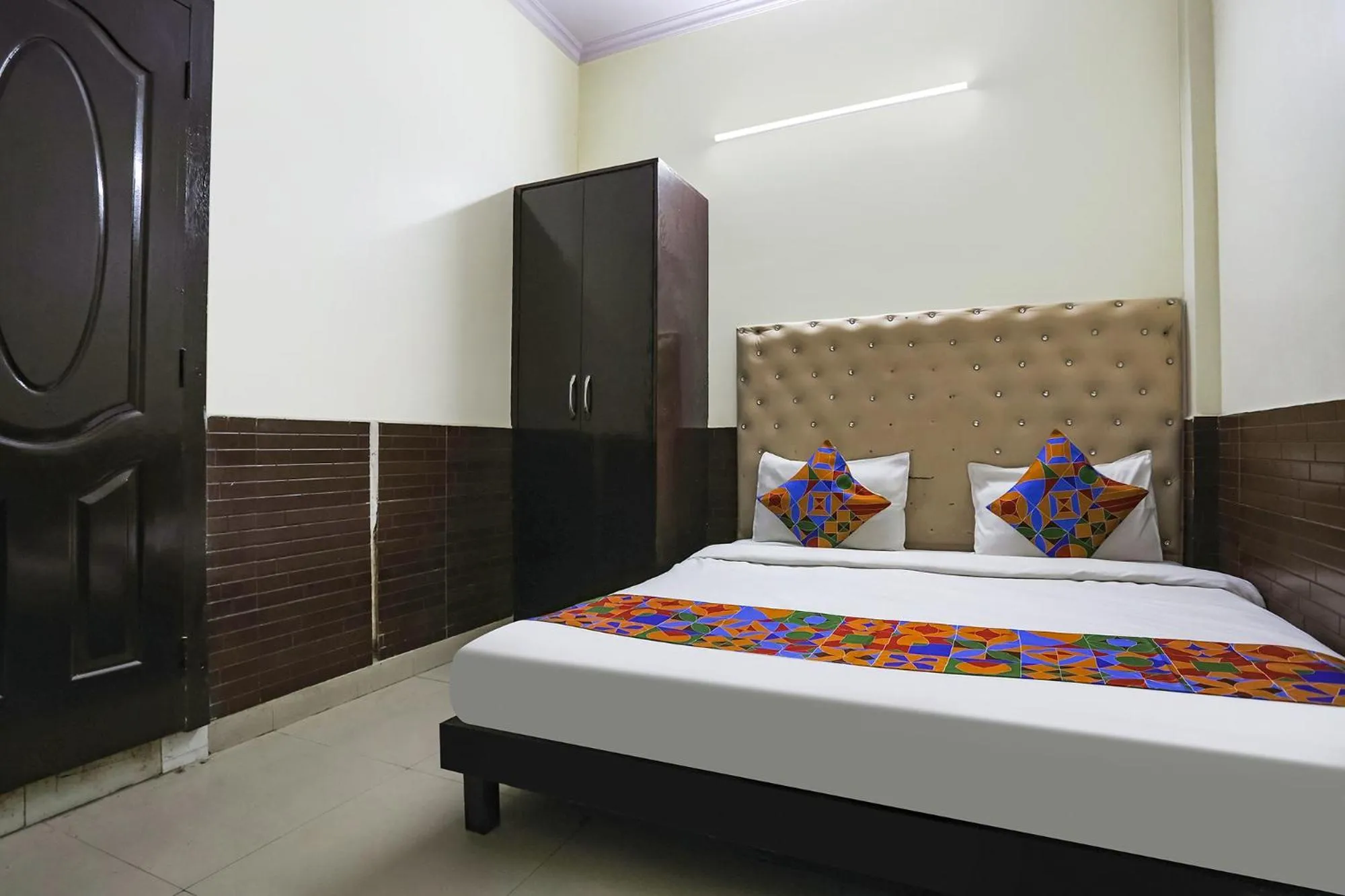 Photo of the whole room, Bed in Via The Lazeez