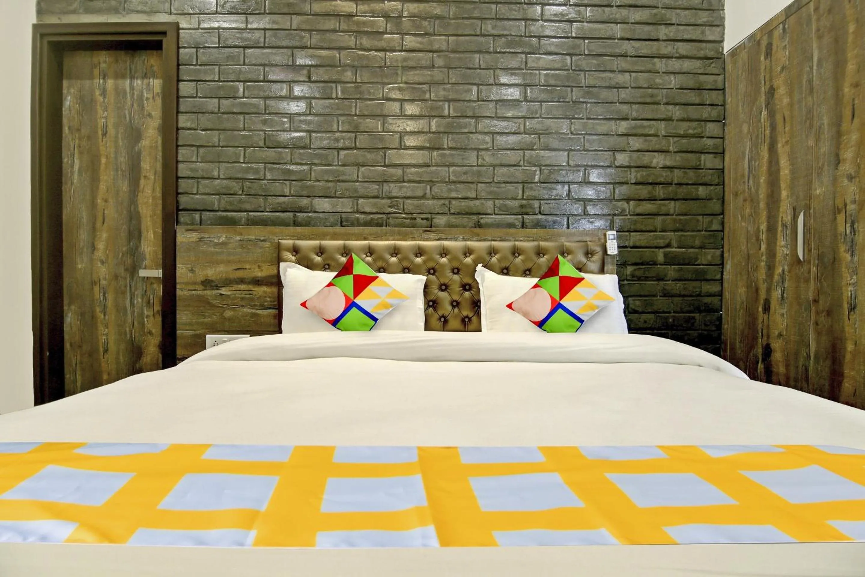 Bedroom, Bed in Collection O CLOUD BAY