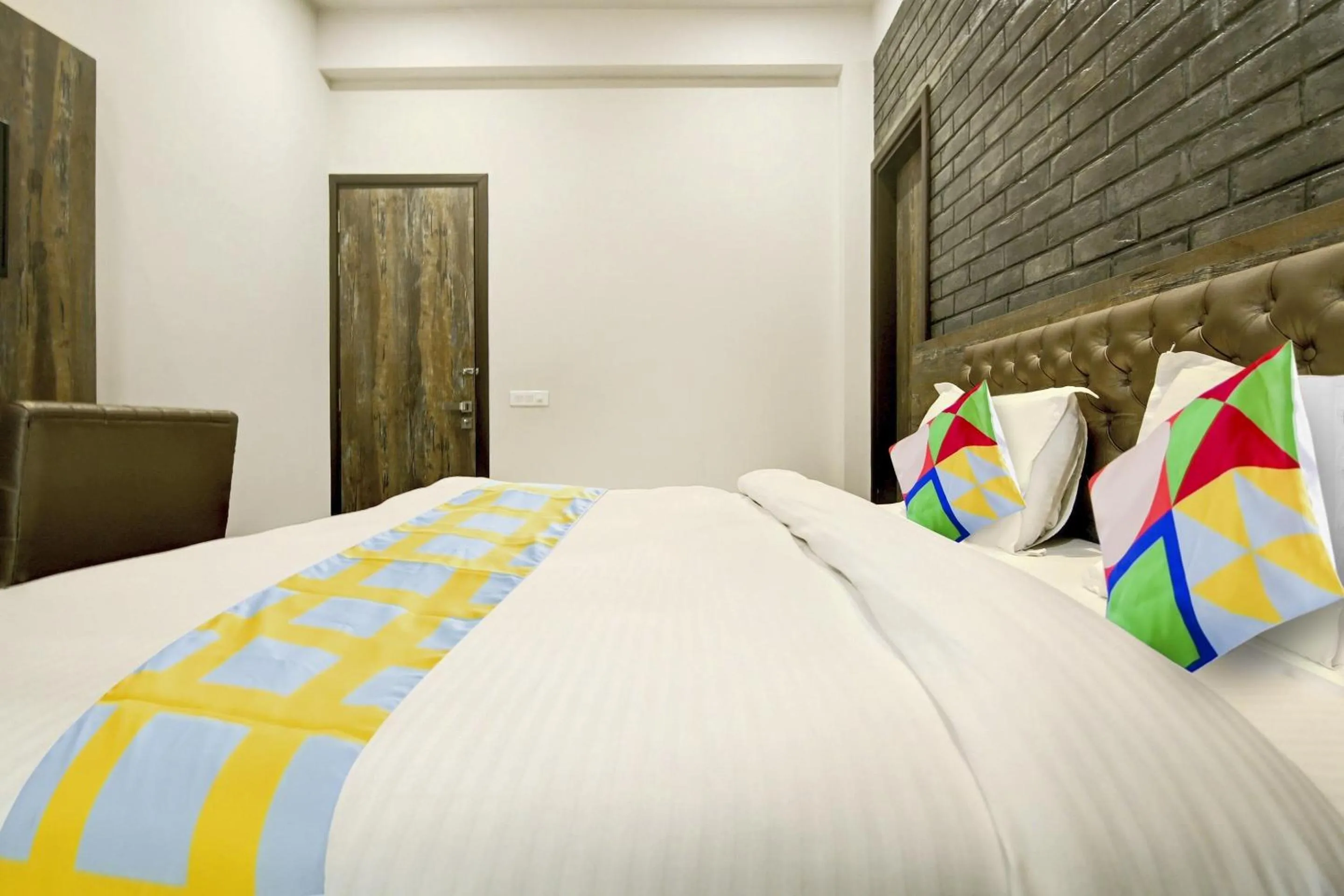 Bedroom, Bed in Collection O CLOUD BAY