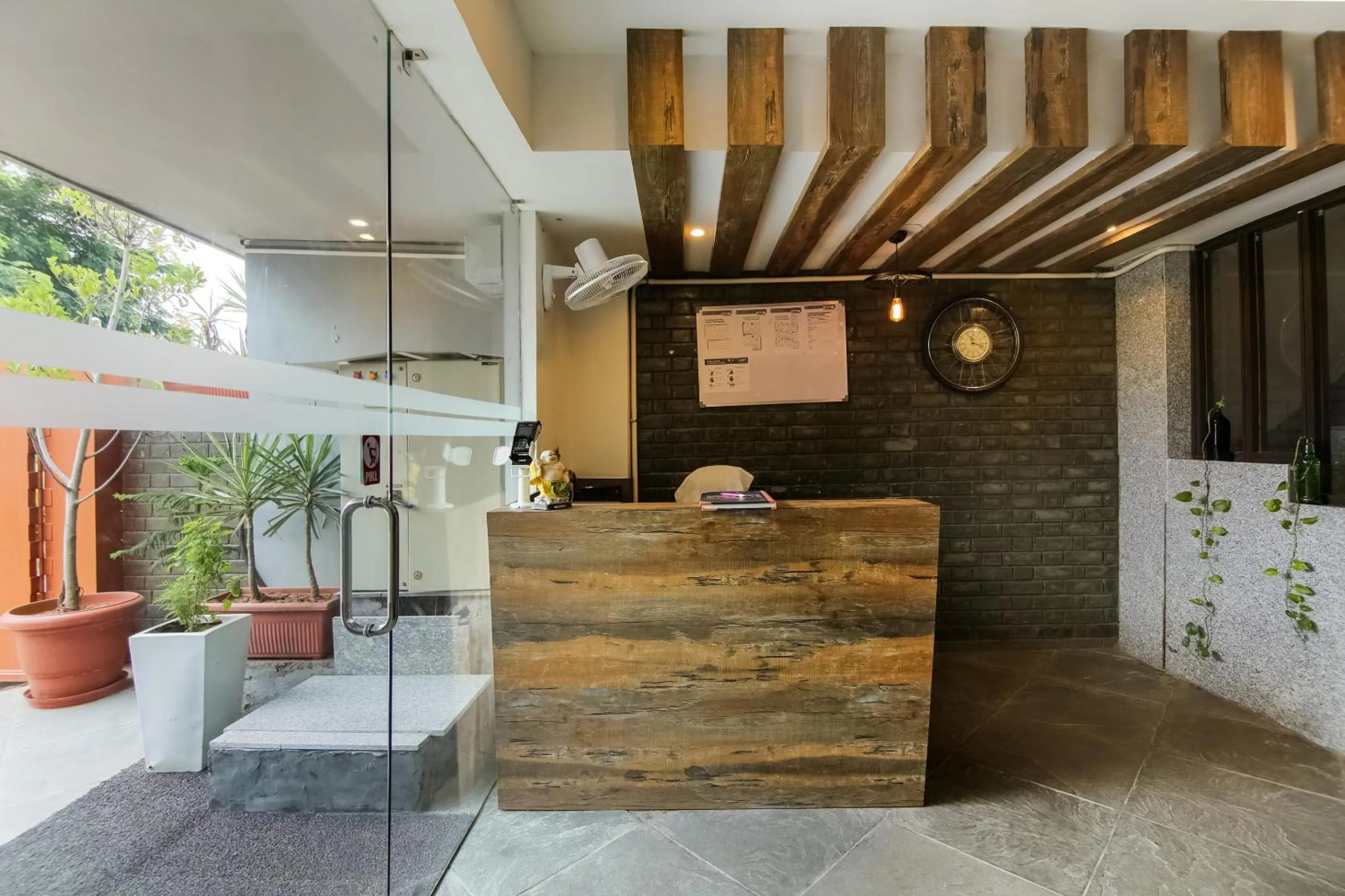 Lobby or reception in Collection O CLOUD BAY