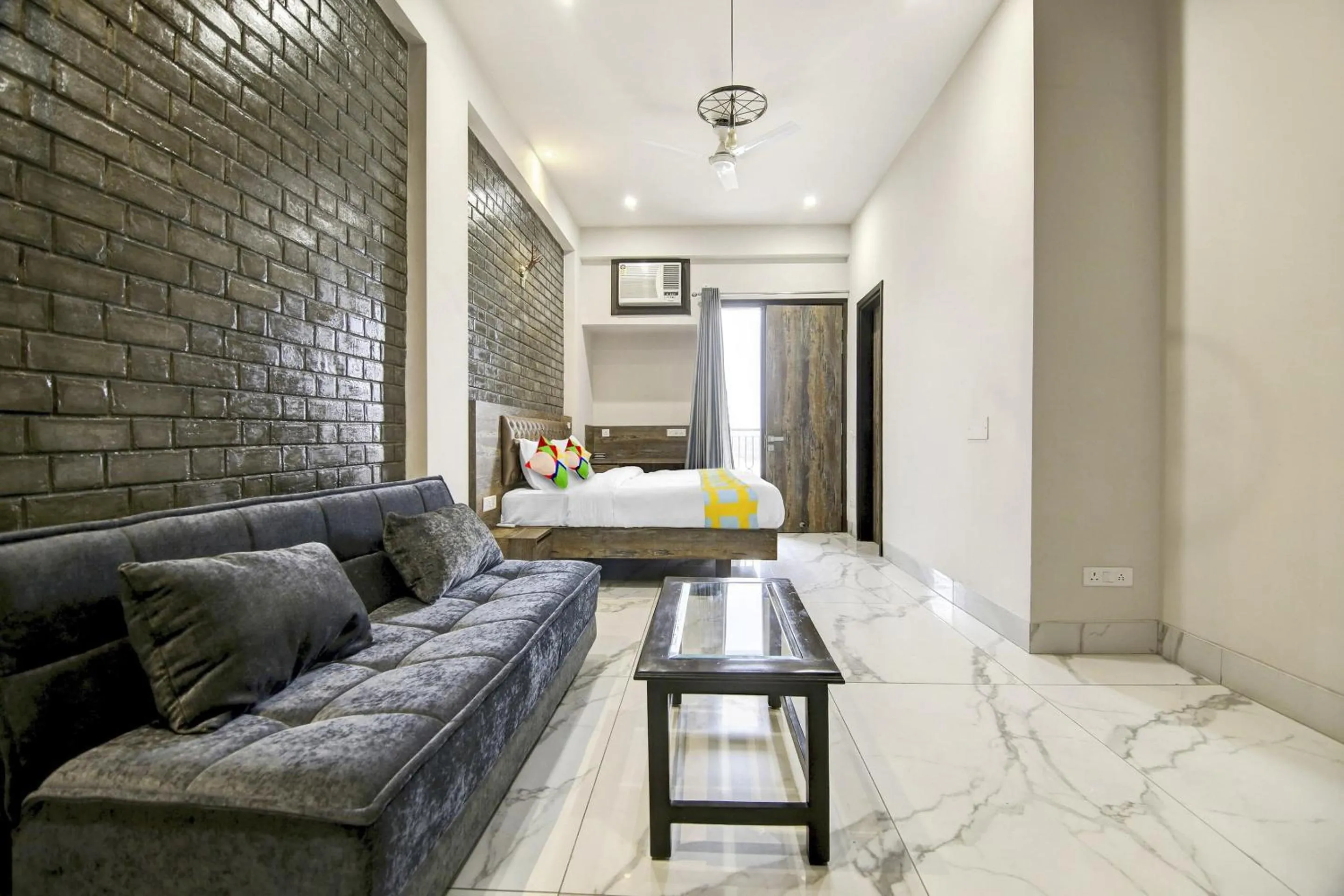 Lobby or reception in Collection O CLOUD BAY