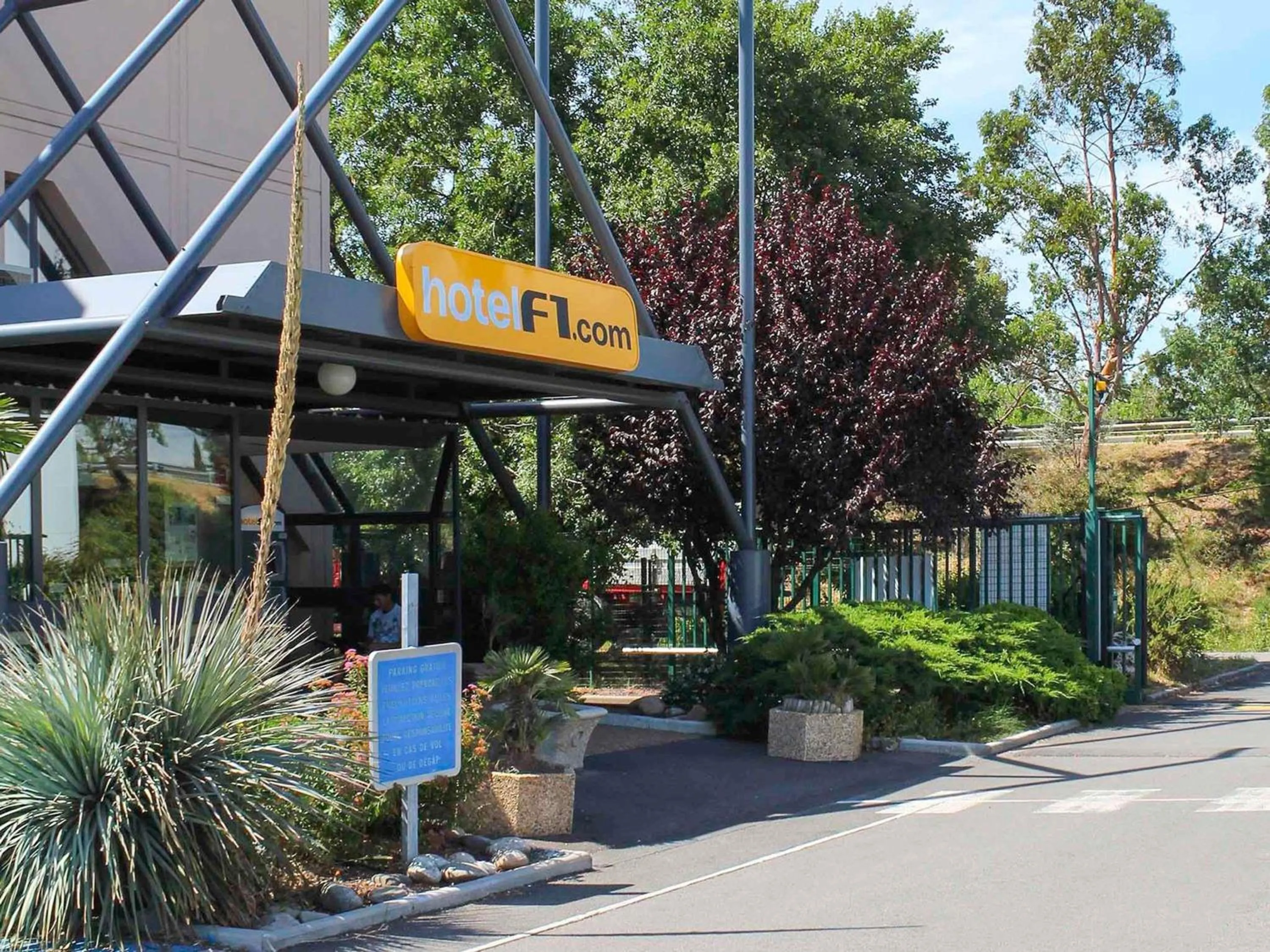 Property building in hotelF1 Fréjus Roquebrune sur Argens