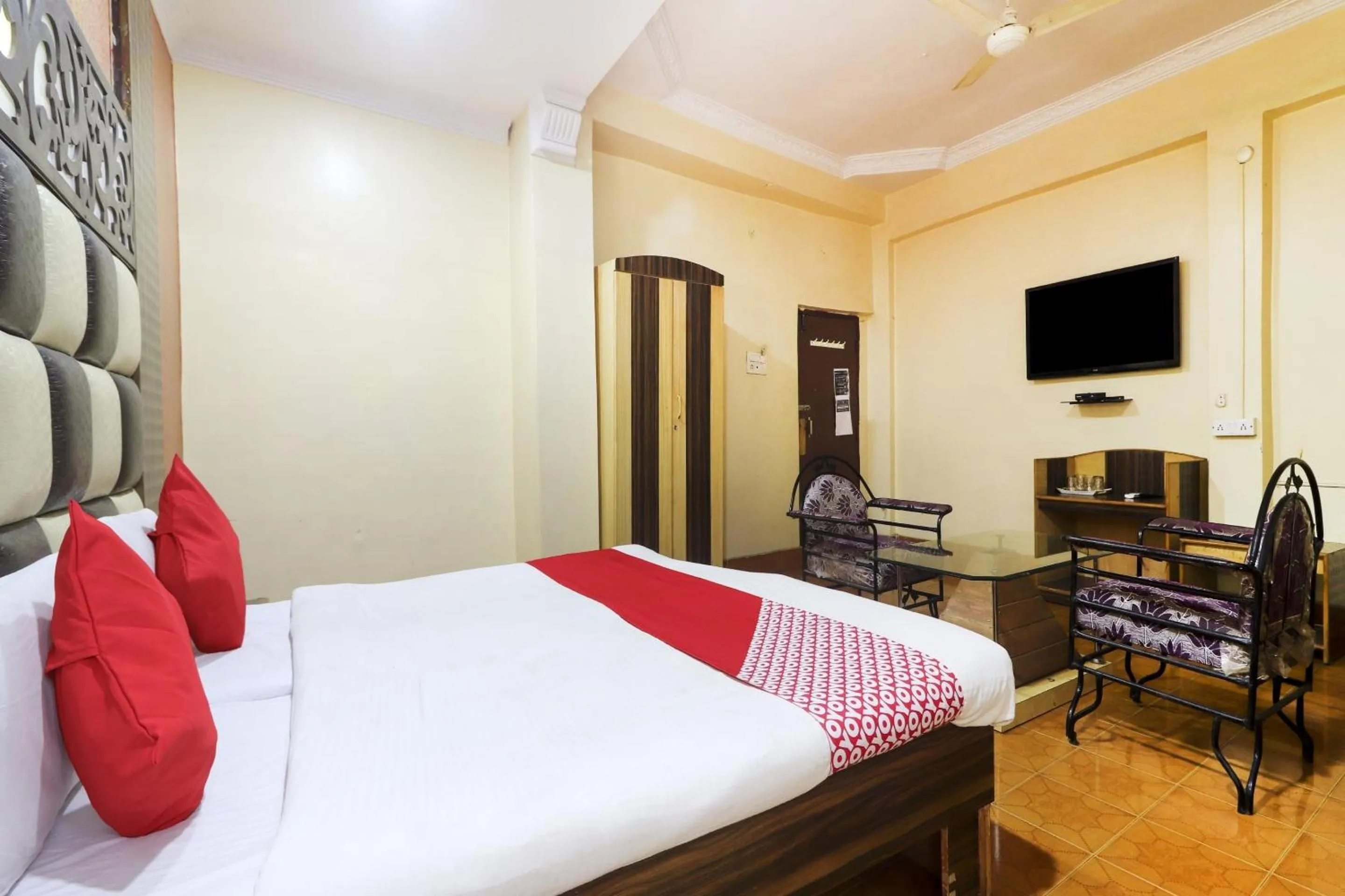 Lobby or reception, Bed in Hotel O Aadaab