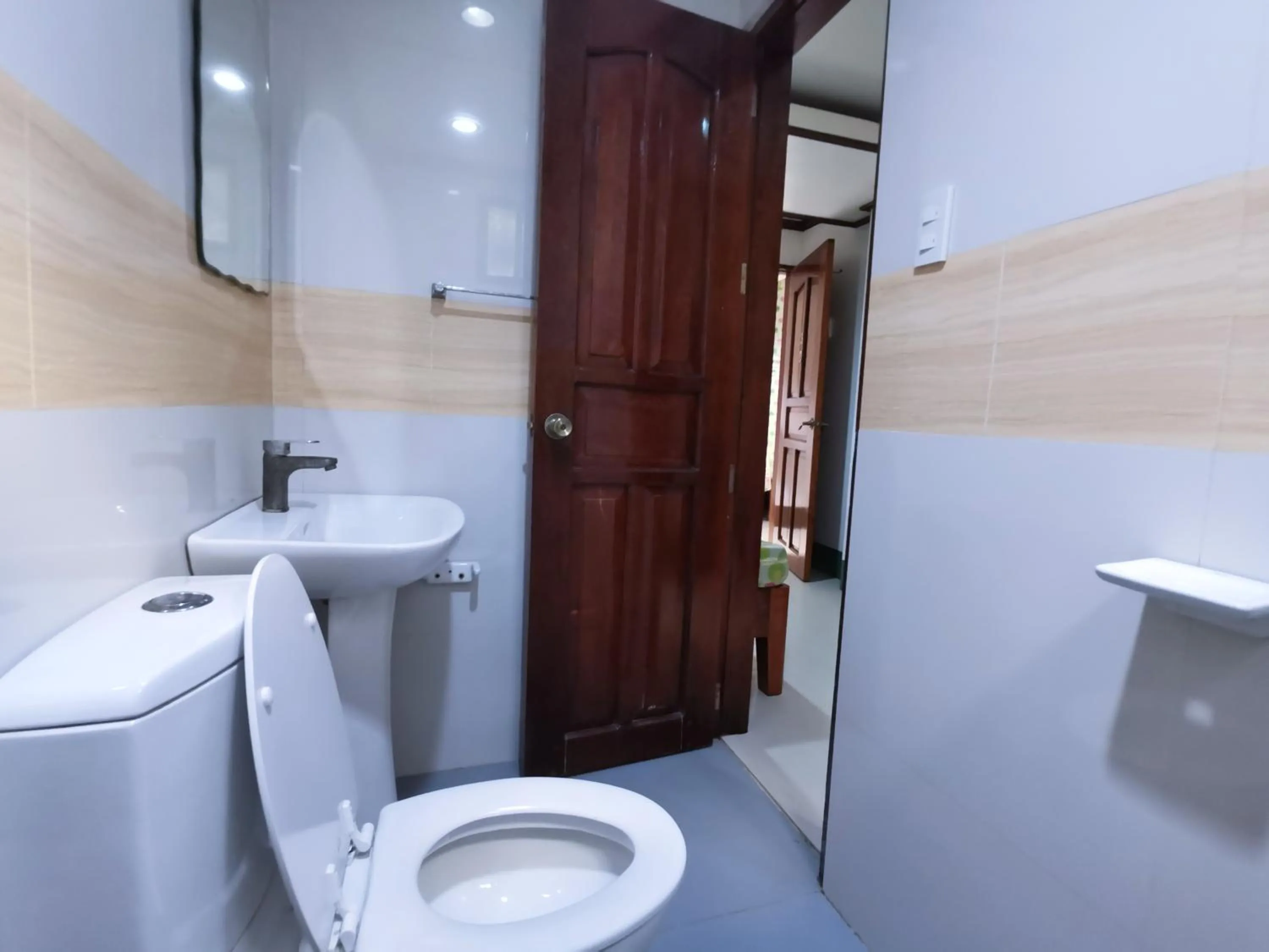 Shower in Alocasia Inn - El Nido