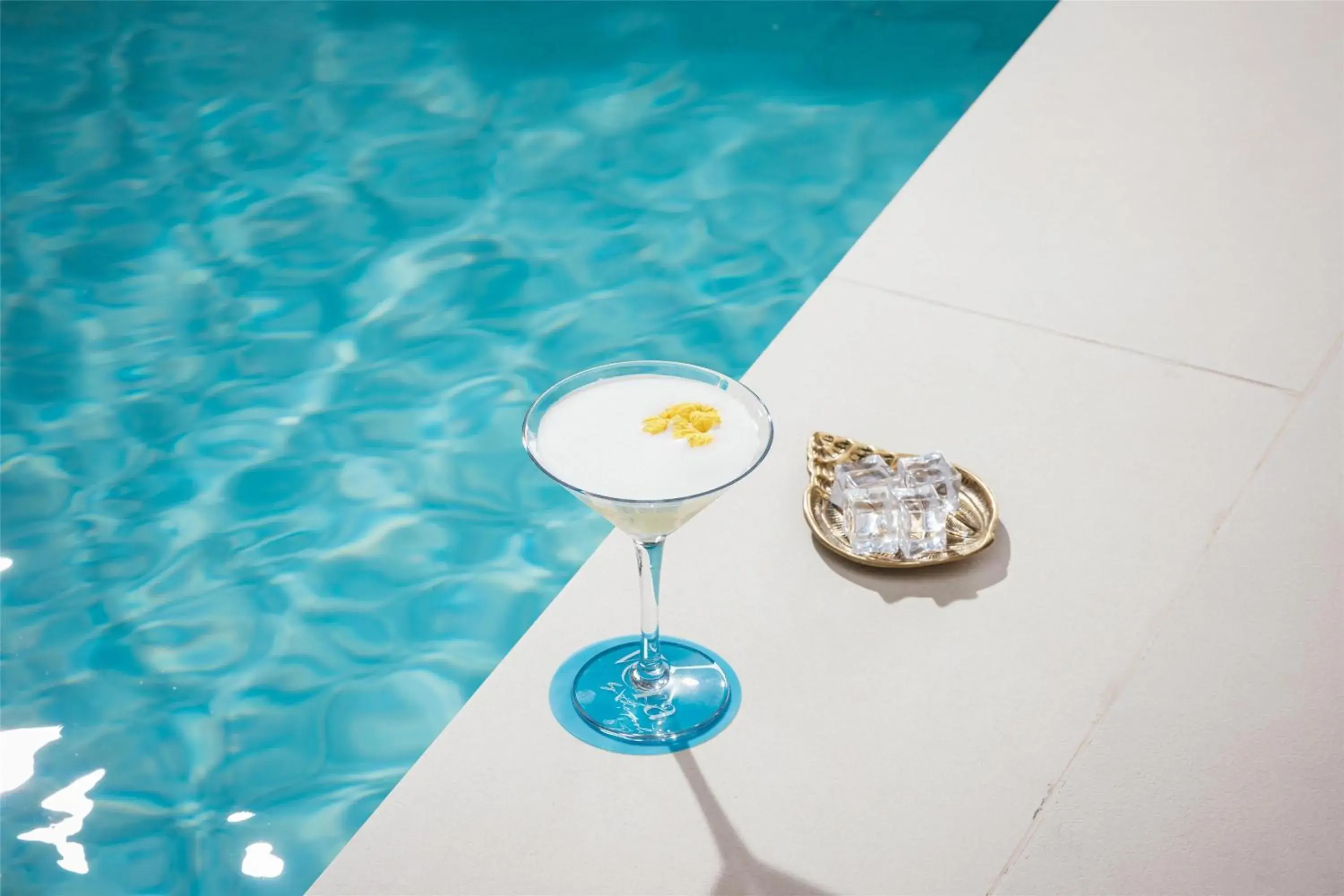 Pool view in Kempinski Hotel Mall of the Emirates, Dubai Pool view in Kempinski Hotel Mall of the Emirates, Dubai