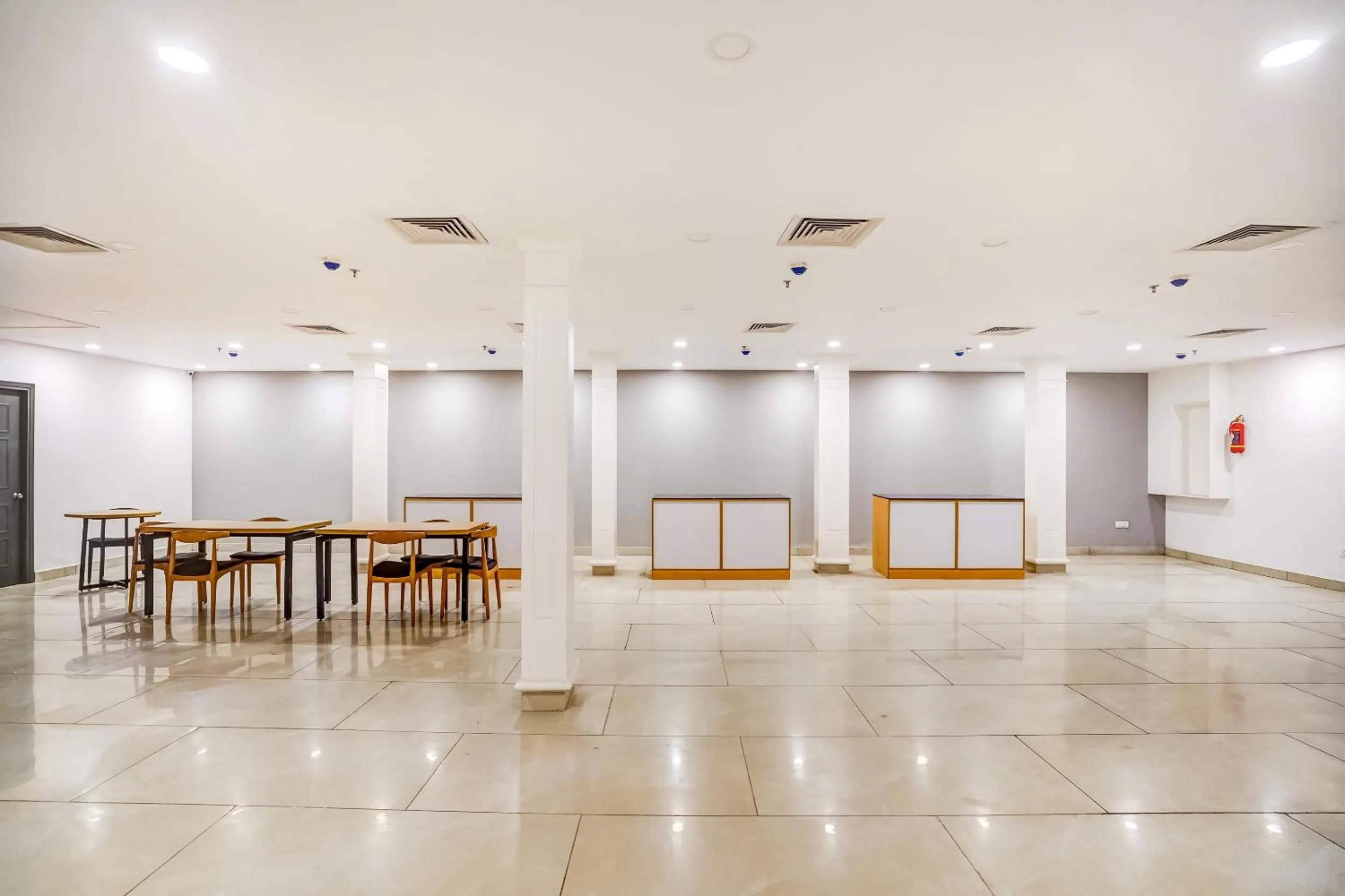 Other in Super Townhouse Sector 19 Fun Republic Mall Indiranagar