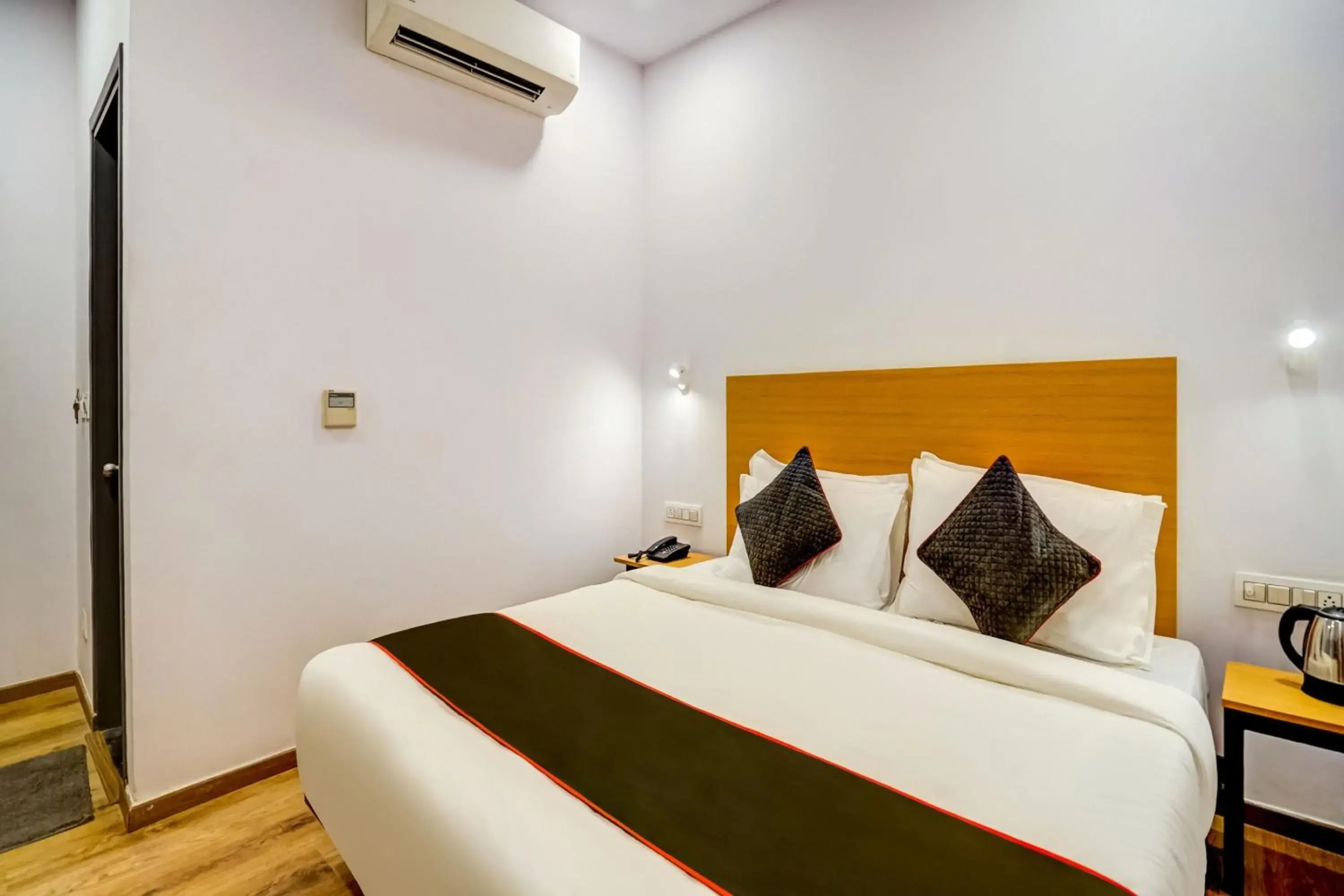 Bedroom, Bed in Super Townhouse Sector 19 Fun Republic Mall Indiranagar Bedroom, Bed in Super Townhouse Sector 19 Fun Republic Mall Indiranagar