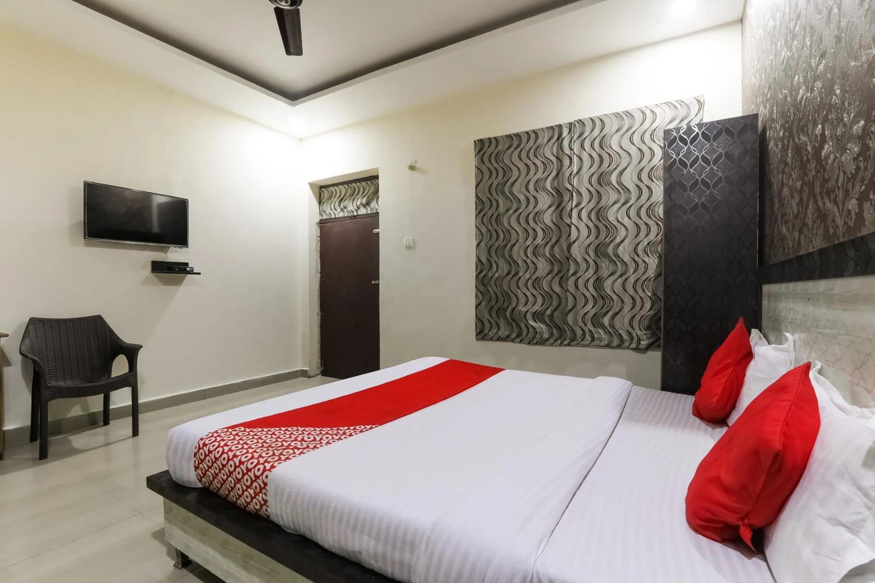 Bedroom, Bed in Hotel O Samrat