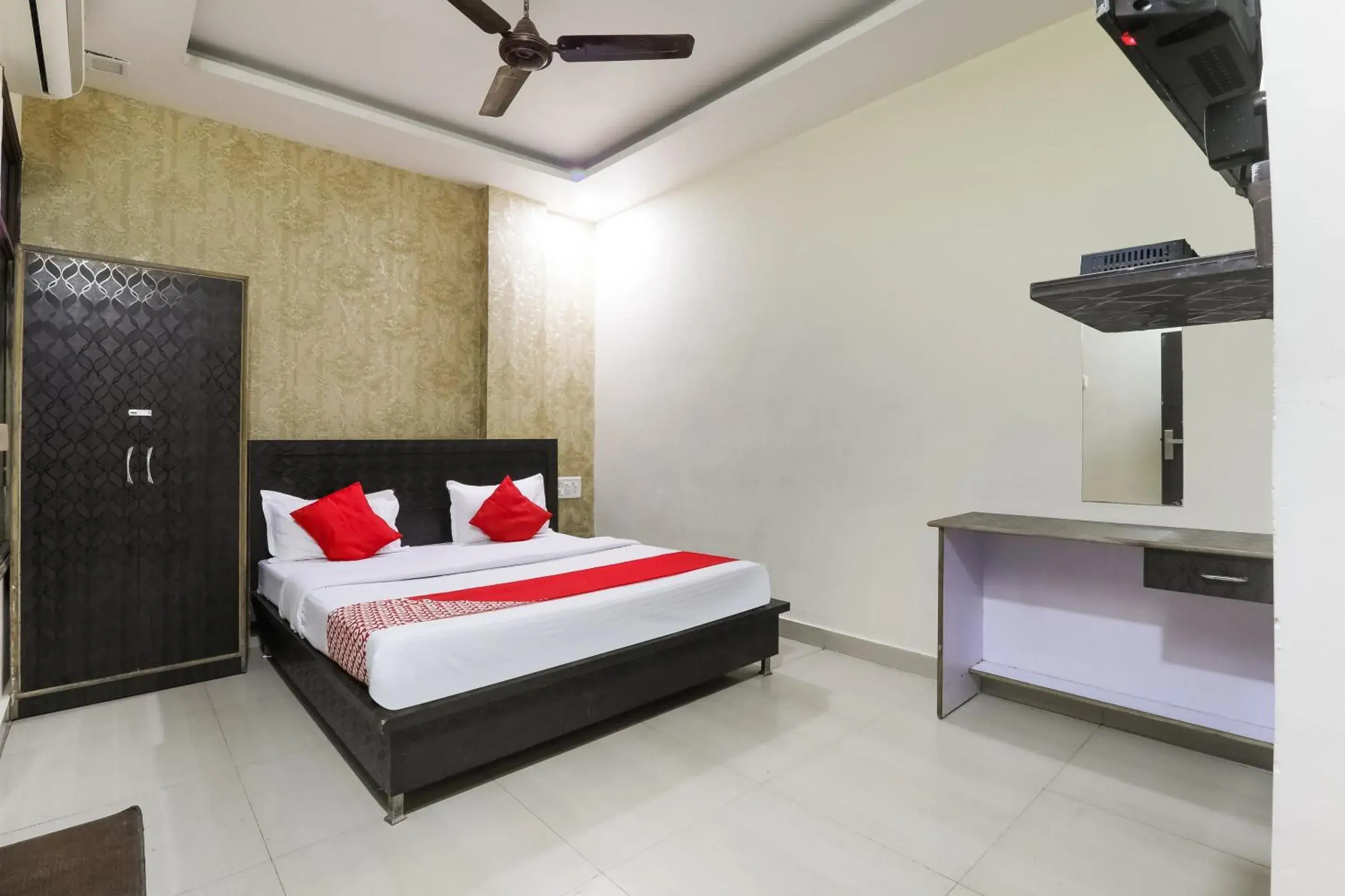 Deluxe Triple Room - single occupancy in Hotel O Samrat Deluxe Triple Room - single occupancy in Hotel O Samrat