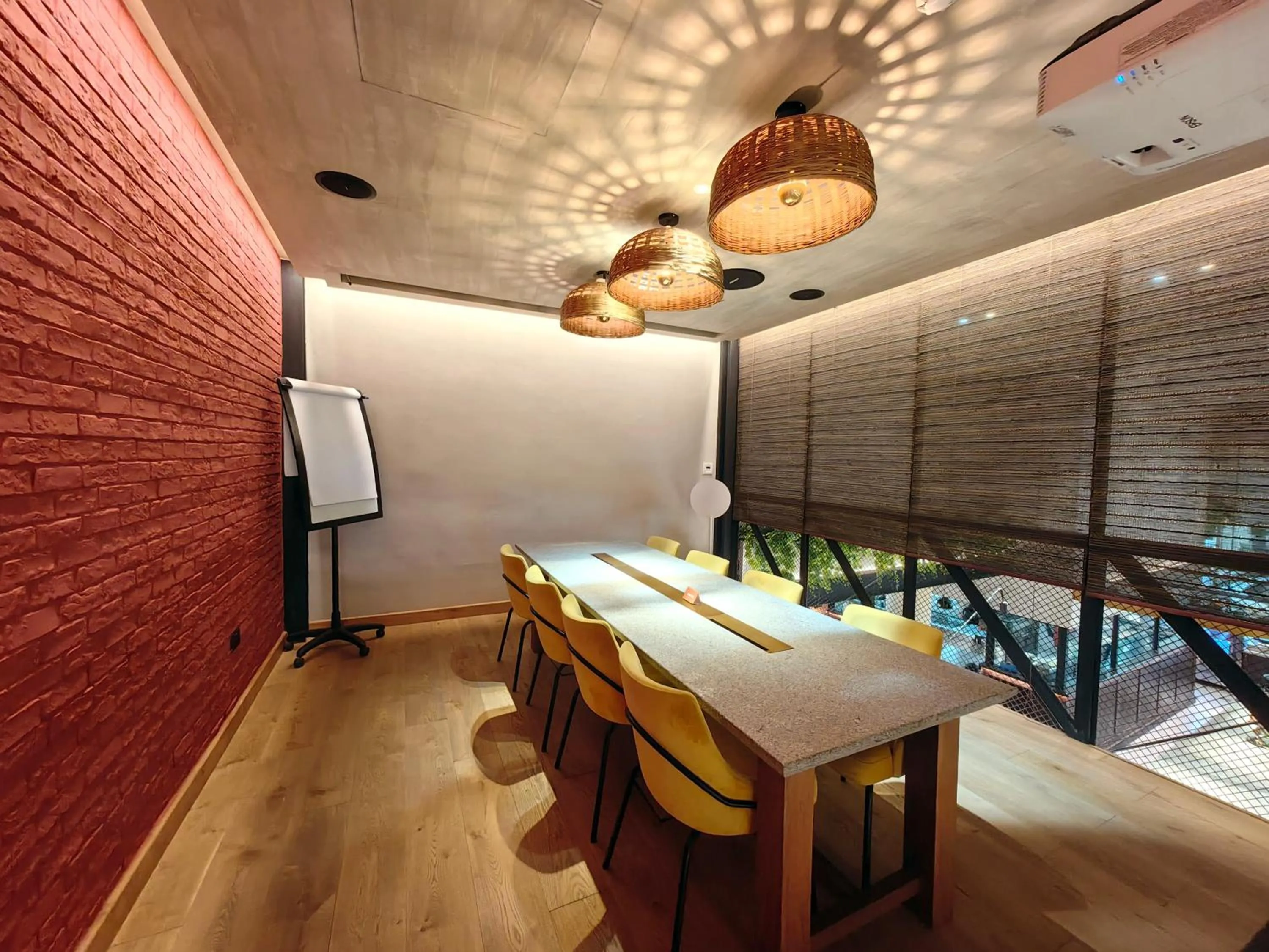 Restaurant/places to eat in Millennium Airport Hotel Dubai