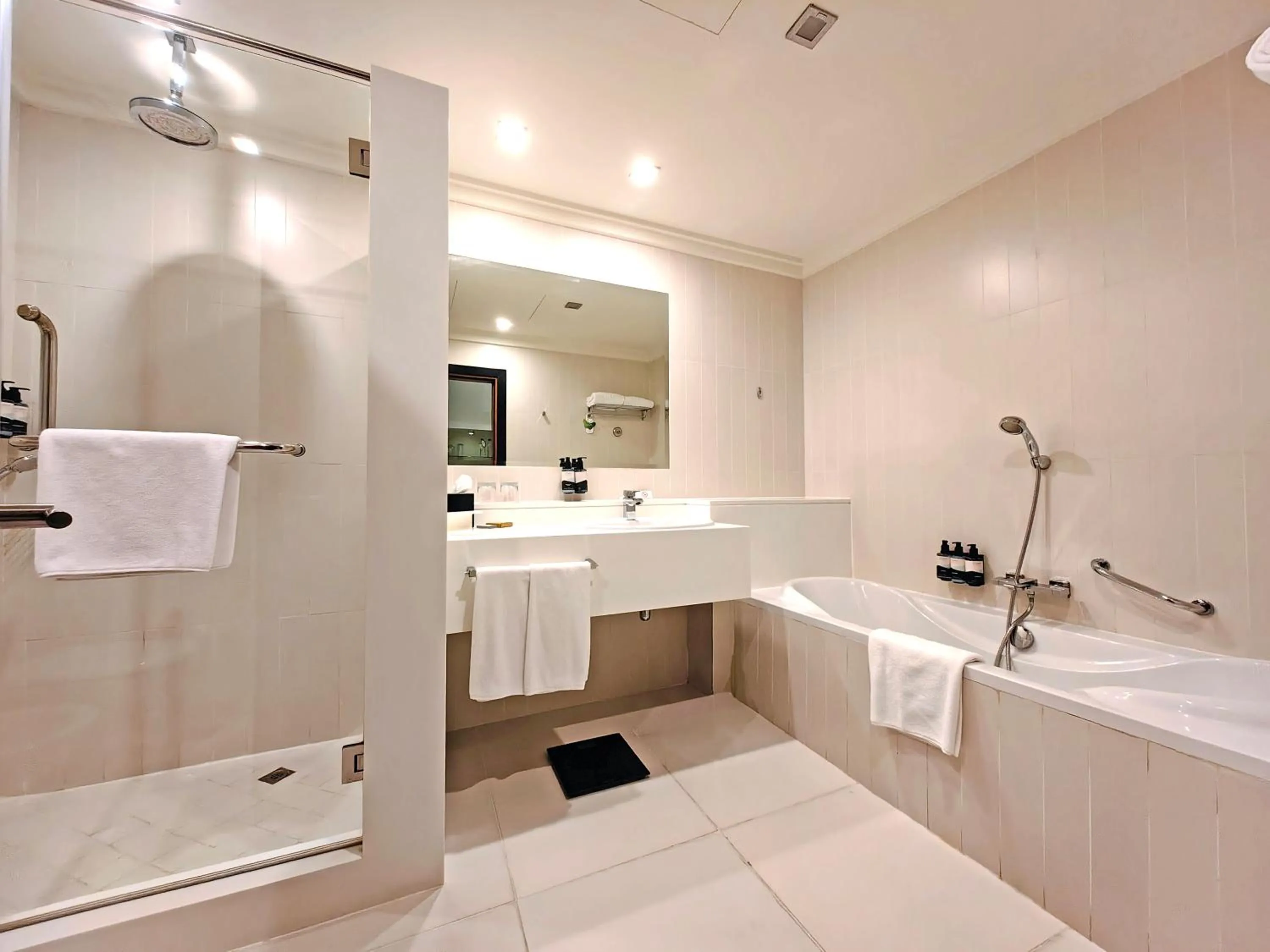 Bathroom in Millennium Airport Hotel Dubai