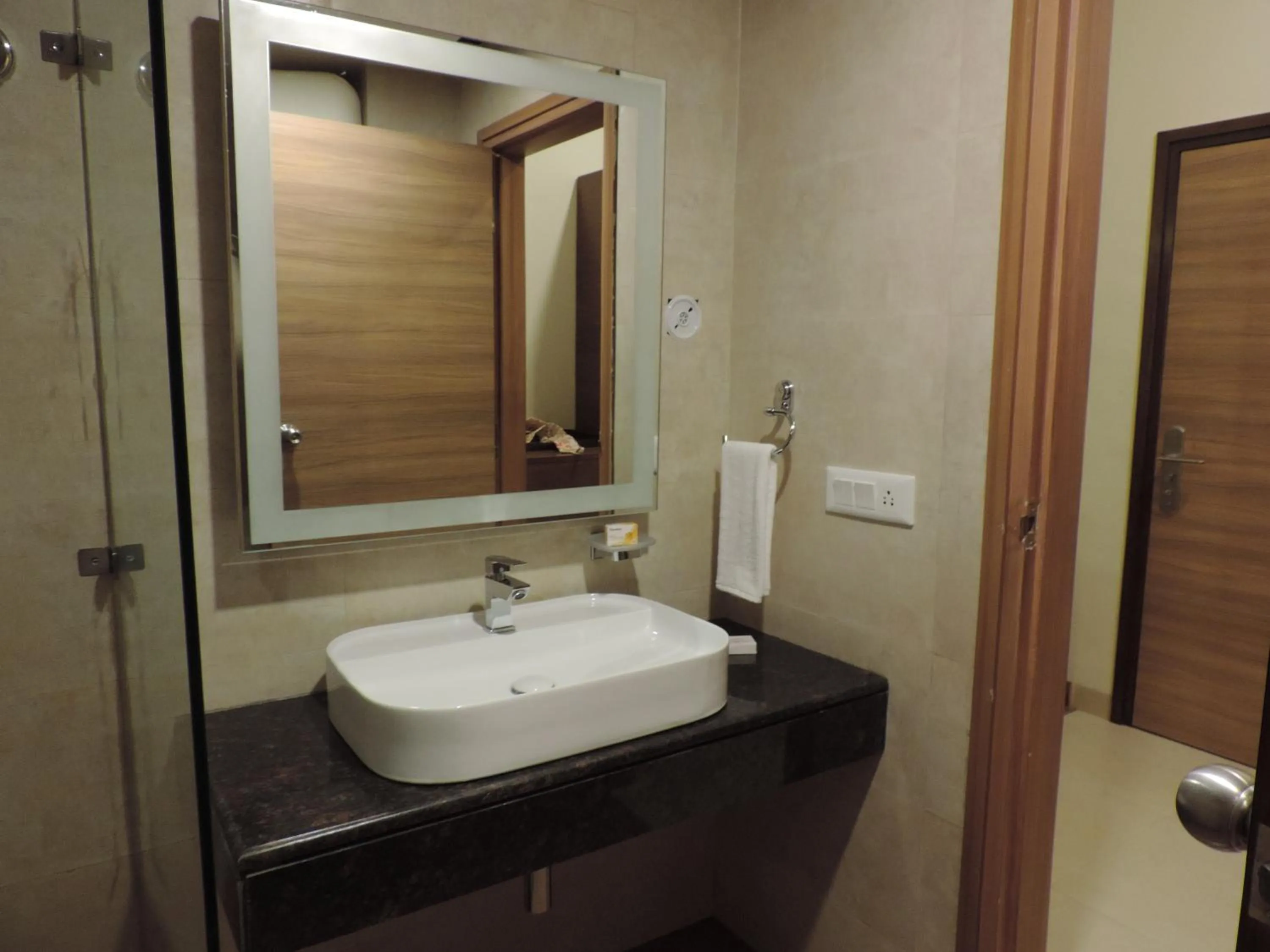 Toilet in juSTa Mukteshwar Retreat & Spa