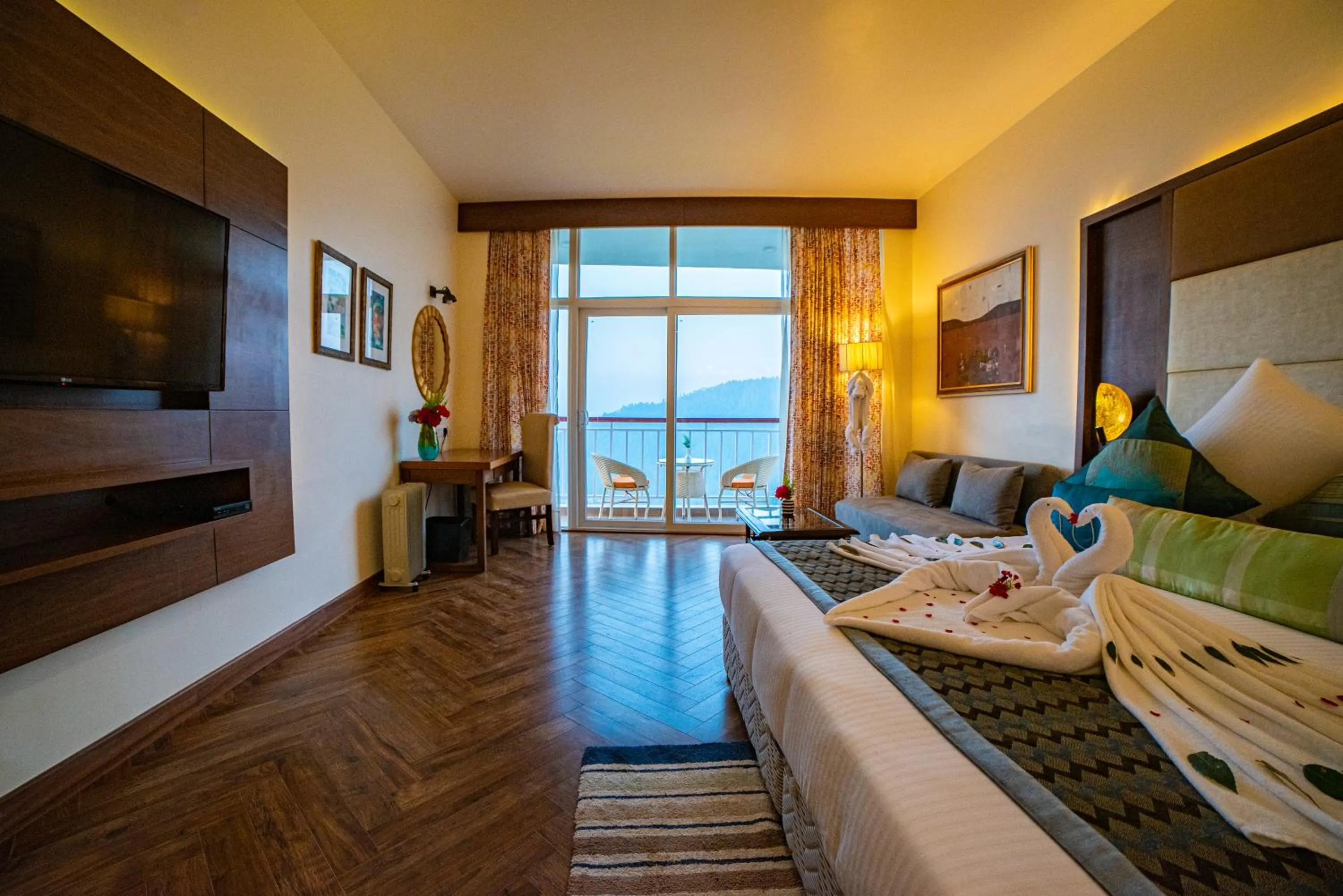 Bed in juSTa Mukteshwar Retreat & Spa