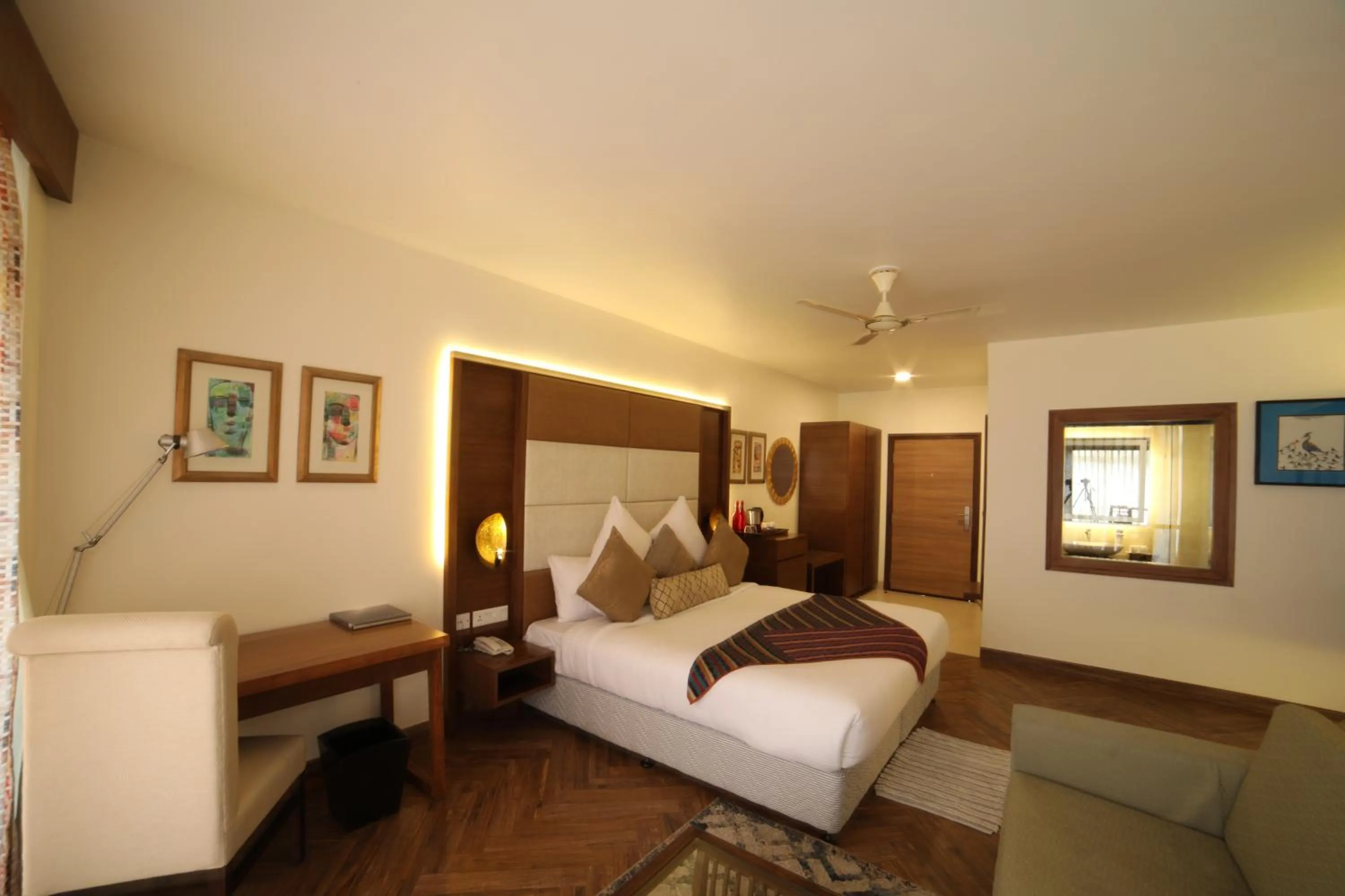 Bed in juSTa Mukteshwar Retreat & Spa