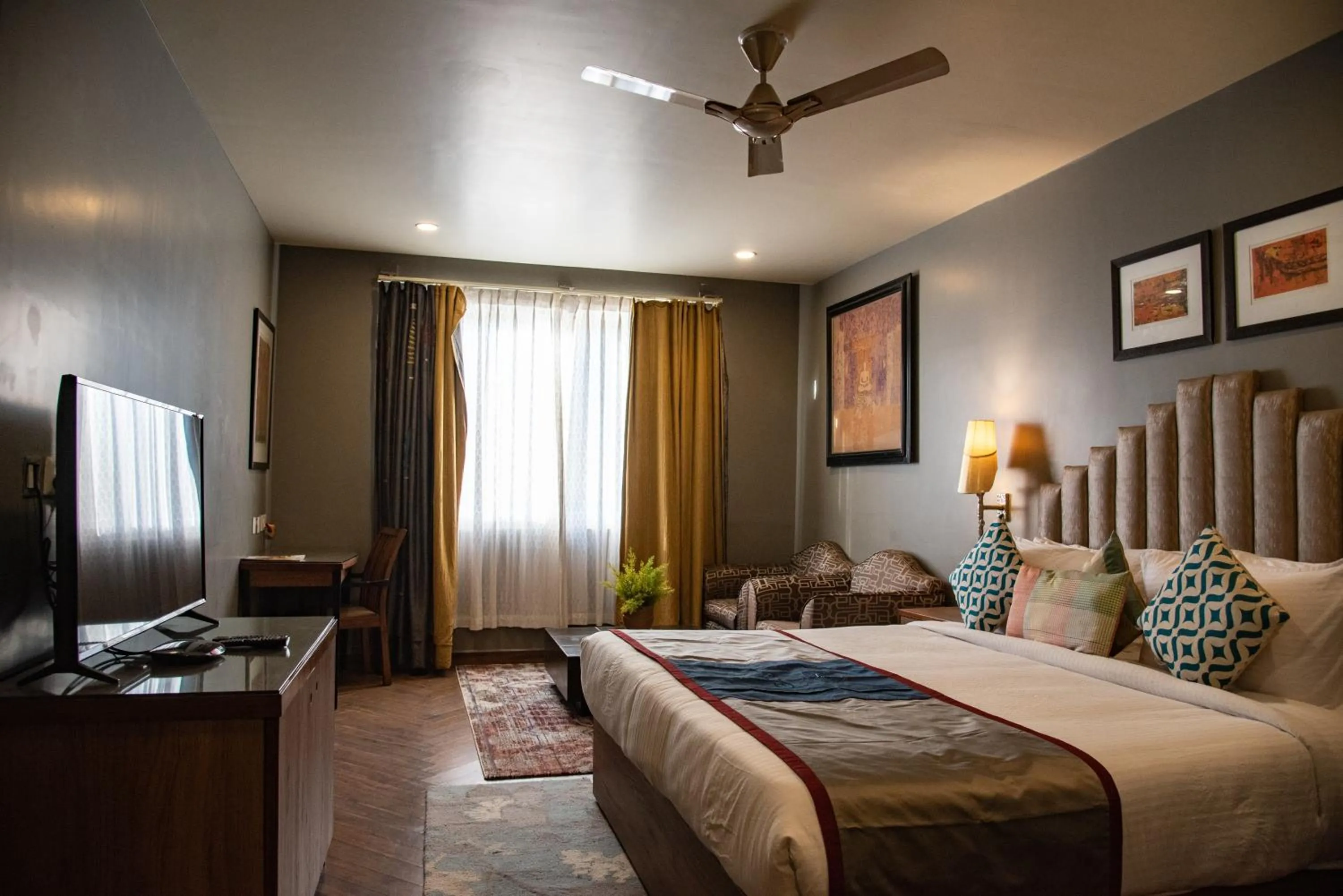 Bed in juSTa Mukteshwar Retreat & Spa