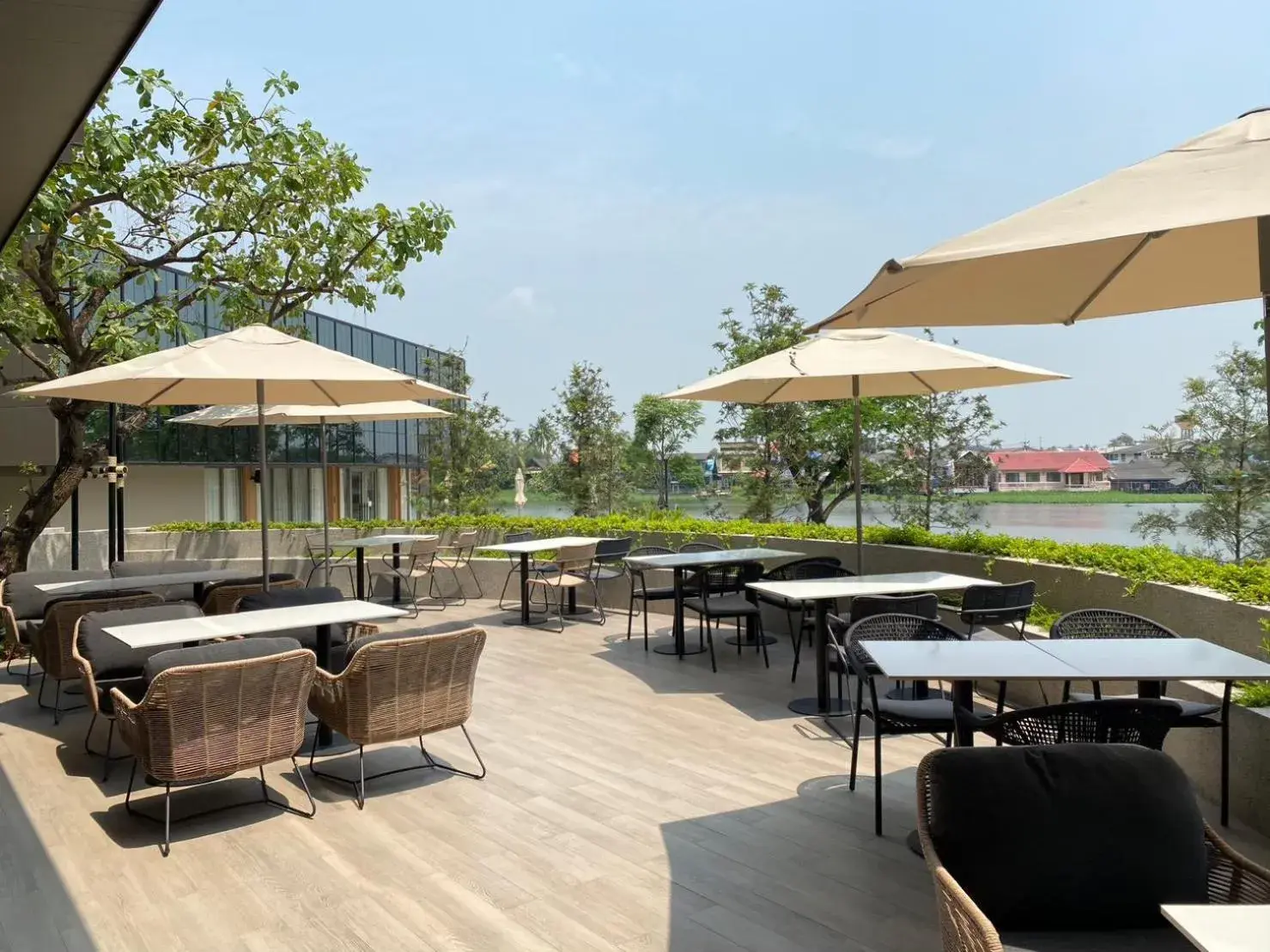 Restaurant/places to eat in neera retreat hotel Restaurant/places to eat in neera retreat hotel