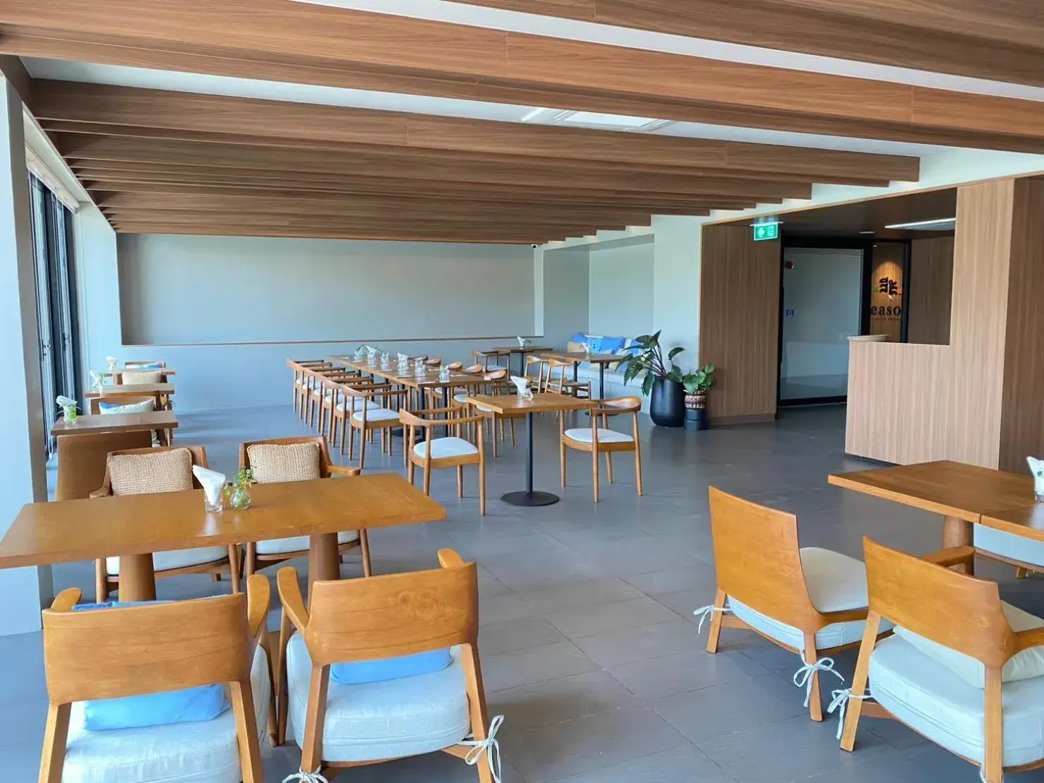 Restaurant/places to eat in neera retreat hotel Restaurant/places to eat in neera retreat hotel