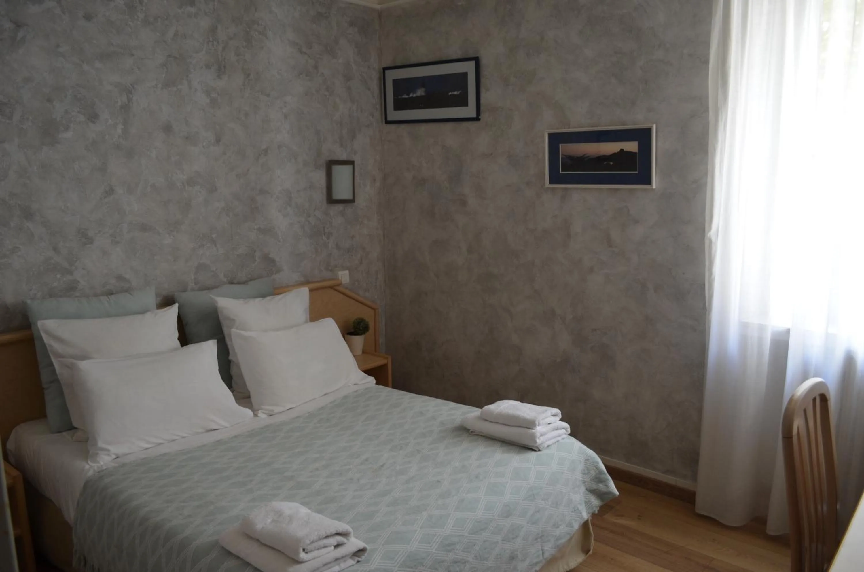 Bed in Hôtel du Parc