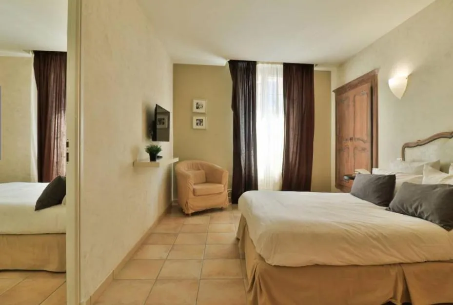 Bed in Hôtel du Parc