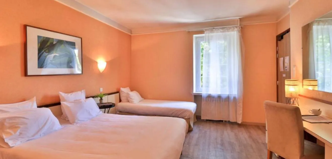 Bed in Hôtel du Parc