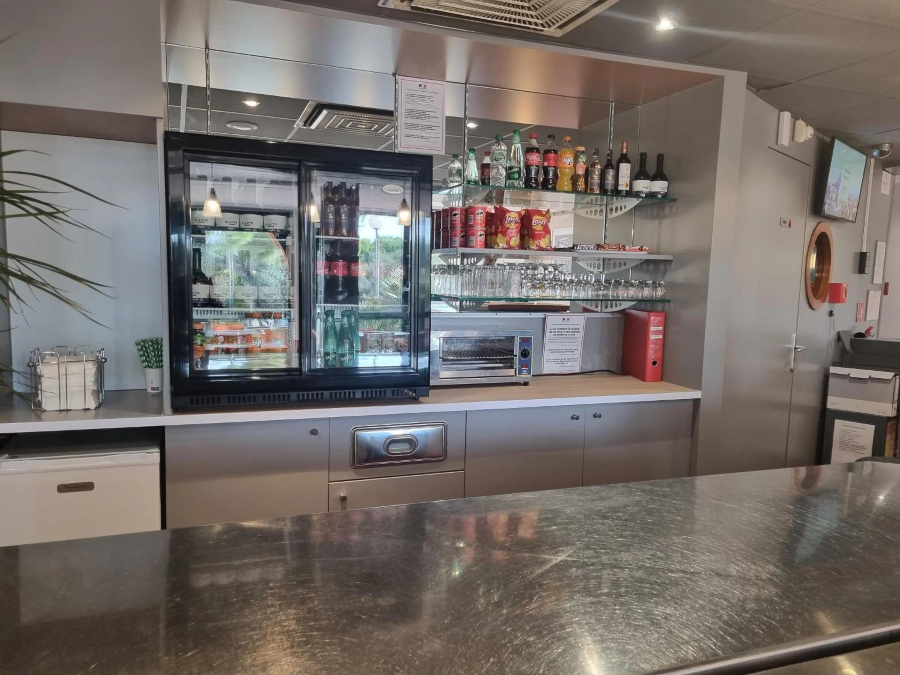 Lounge or bar in ACE Hôtel Travel Fabrègues - A9 Montpellier Sud