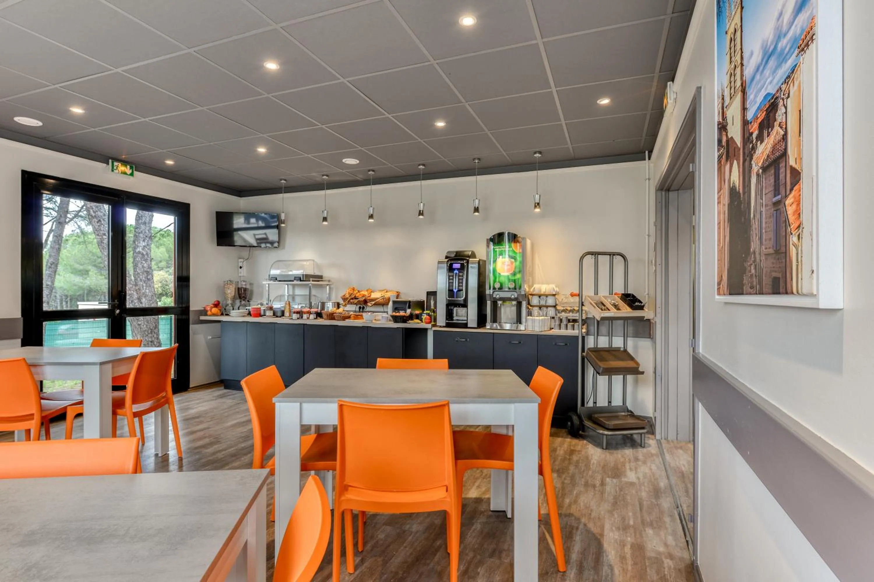 Breakfast in ACE Hôtel Travel Fabrègues - A9 Montpellier Sud